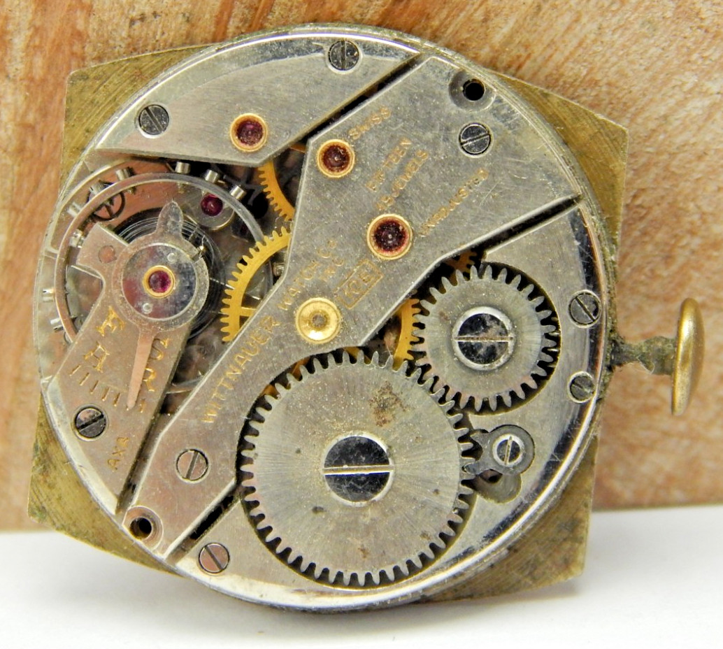 Vintage Wittnauer 10E 15 jewel men’s wrist watch movement with dial and crown