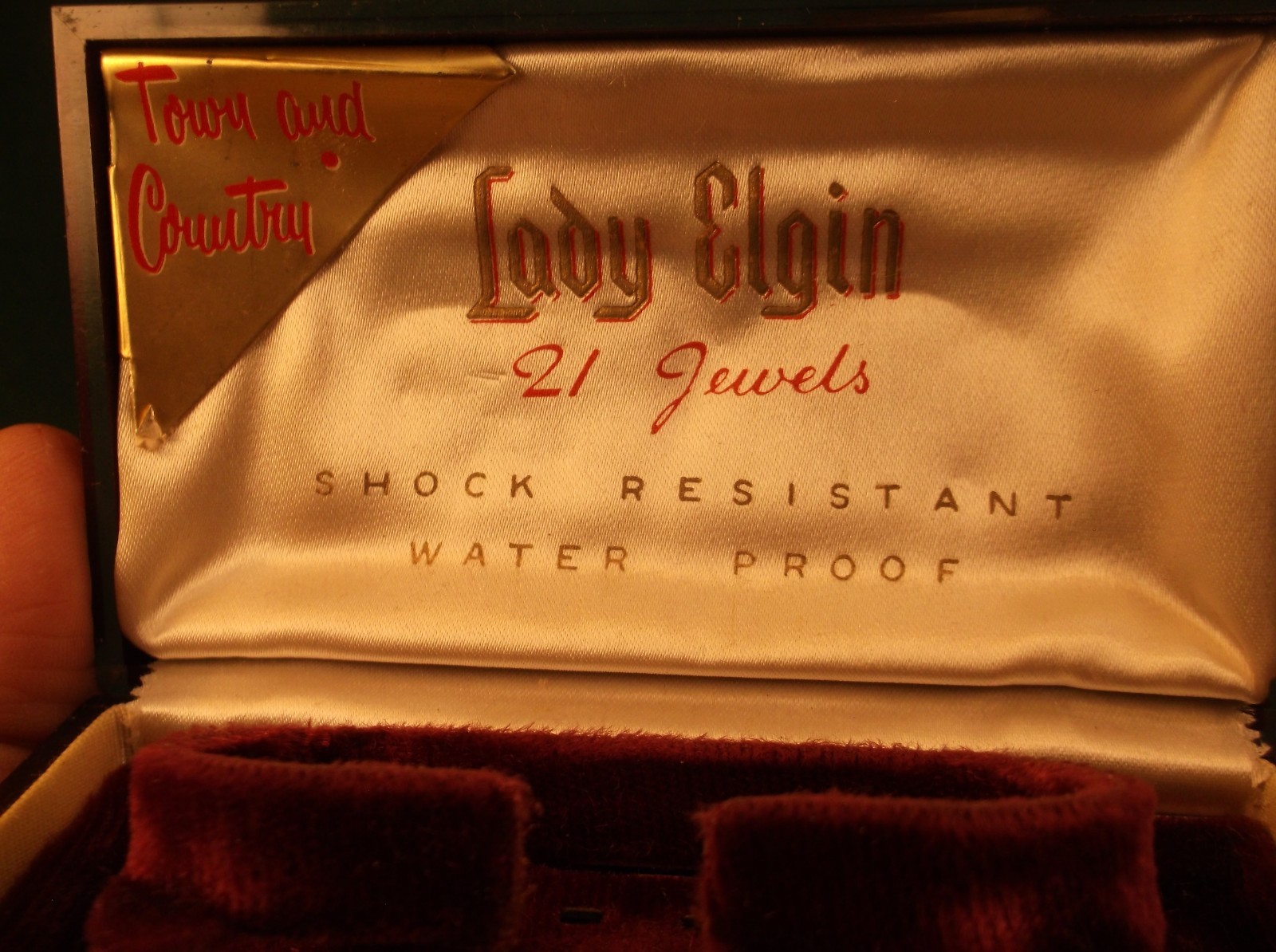 FANTASTIC VTG “LADY ELGIN 21 JEWELS, TOWN & COUNTRY” WRISTWATCH BOX, BURGUNDY