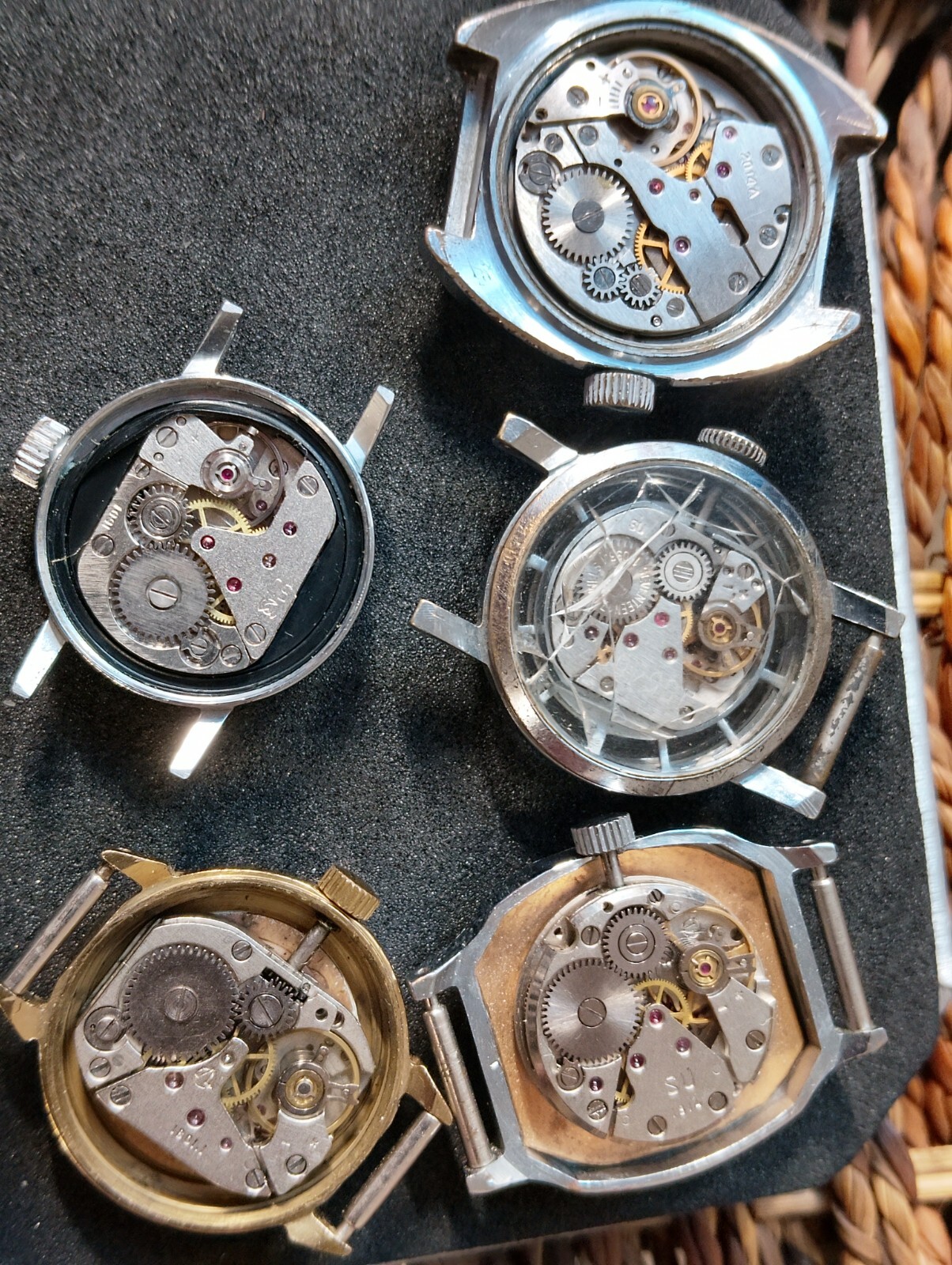 Lot of 5 WOMEN WATCHES Luch,zarja,slava Vintage/For Parts/Pepair.