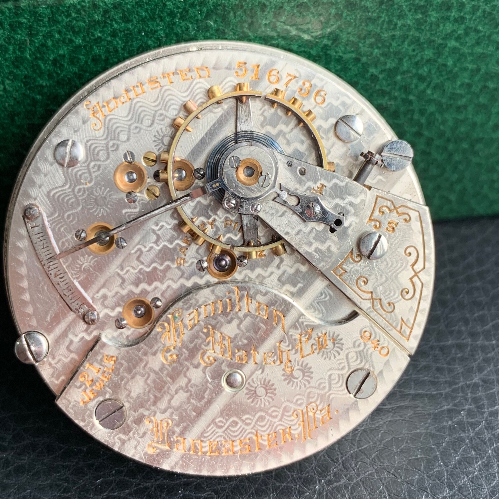 Hamilton Grade 940 18S 21 Jewels Pocket Watch Movement Runs