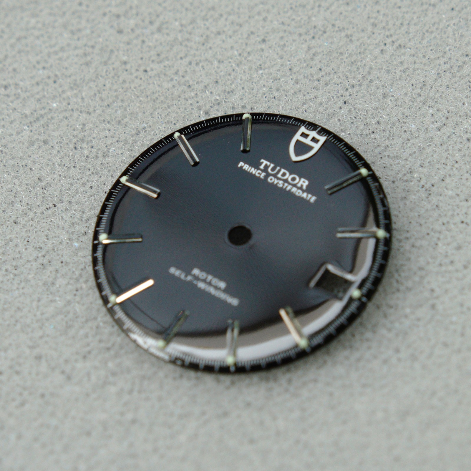 Vintage T 9050/0 black glossy dial pie pan dial 27mm