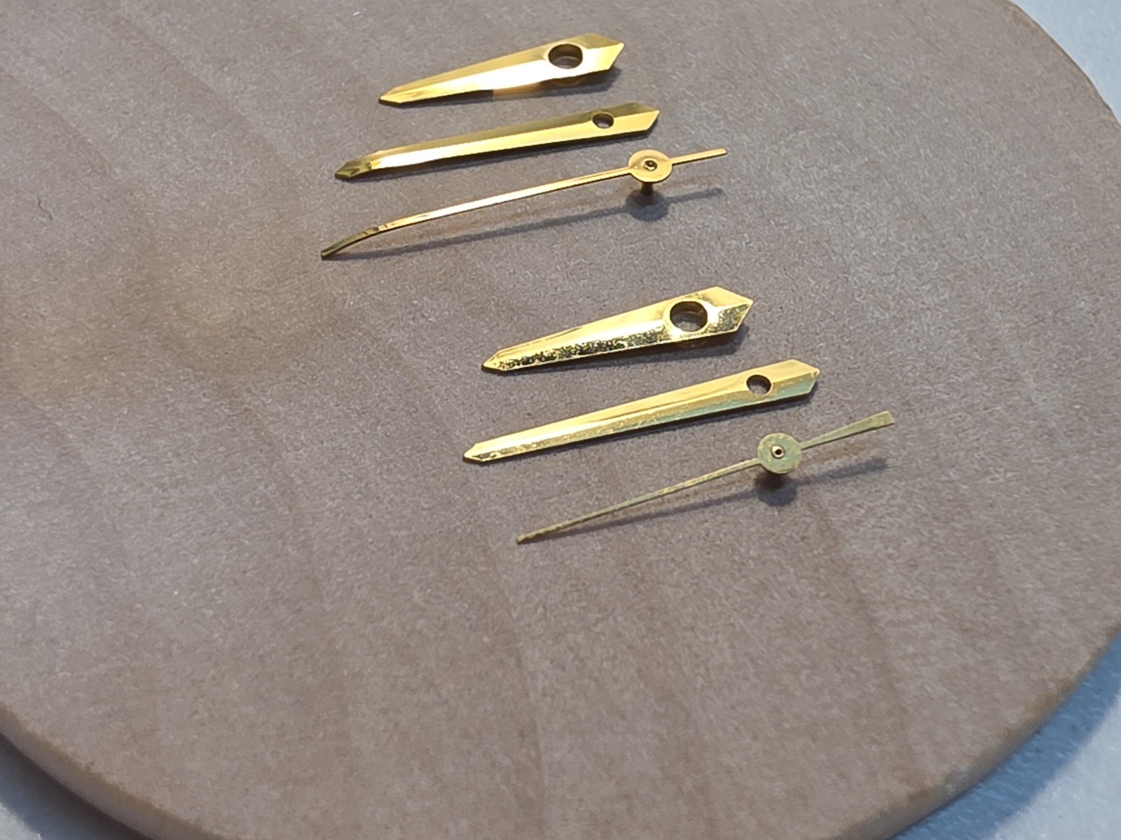 2 Sets Genuine NOS Bulova Accutron 218/219 Gilt Spear Hr/Mins W/Gilt Sec Hands