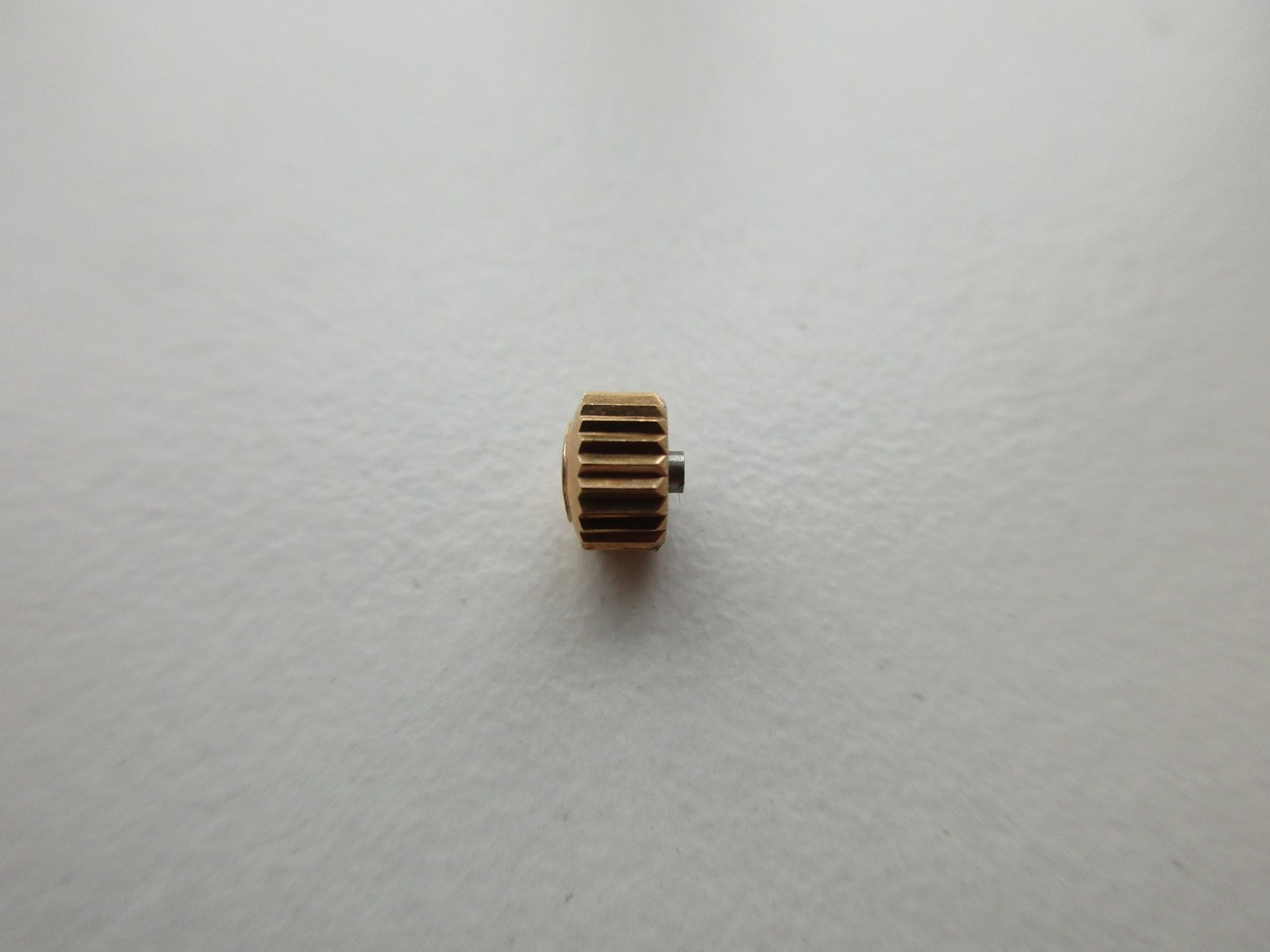 Enicar gold plated ø 4.9 mm watch crown N.O.S Swiss – stem thread 0.9 mm H3.2