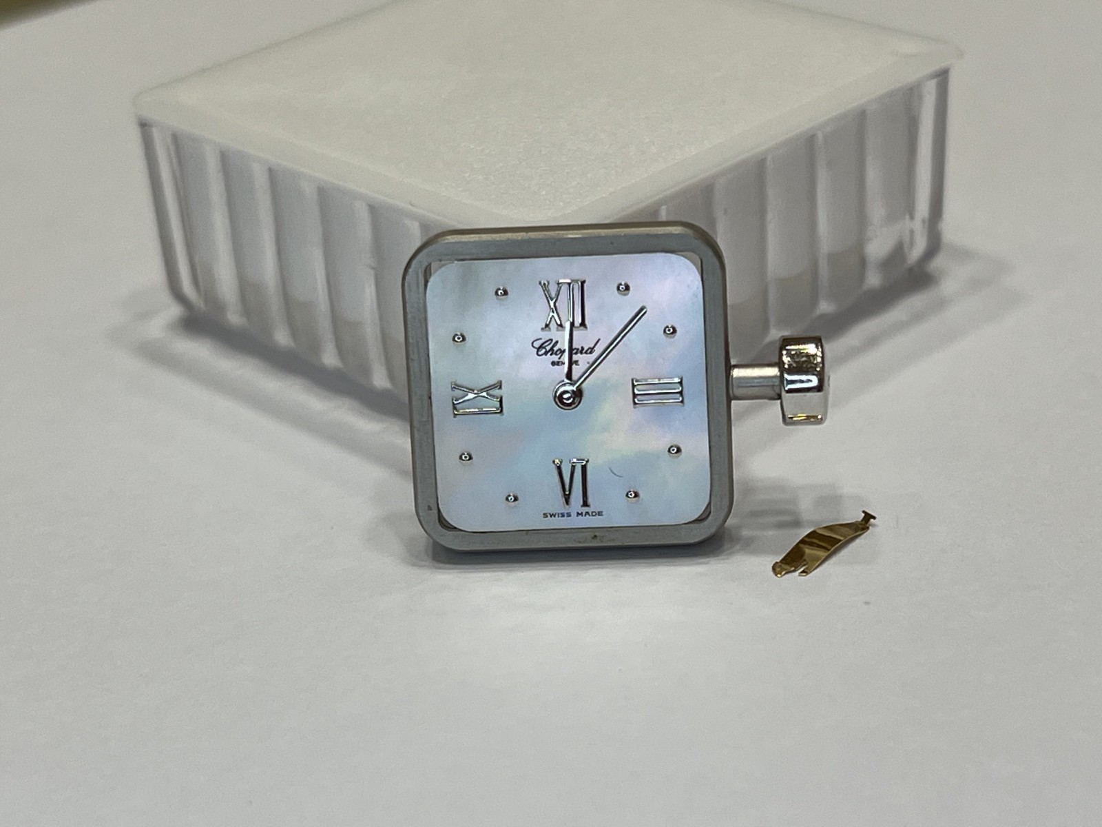 Chopard Geneve Gold Crown 18k & Movement & Dial & Glass Quartz Eta 976.001 Swiss