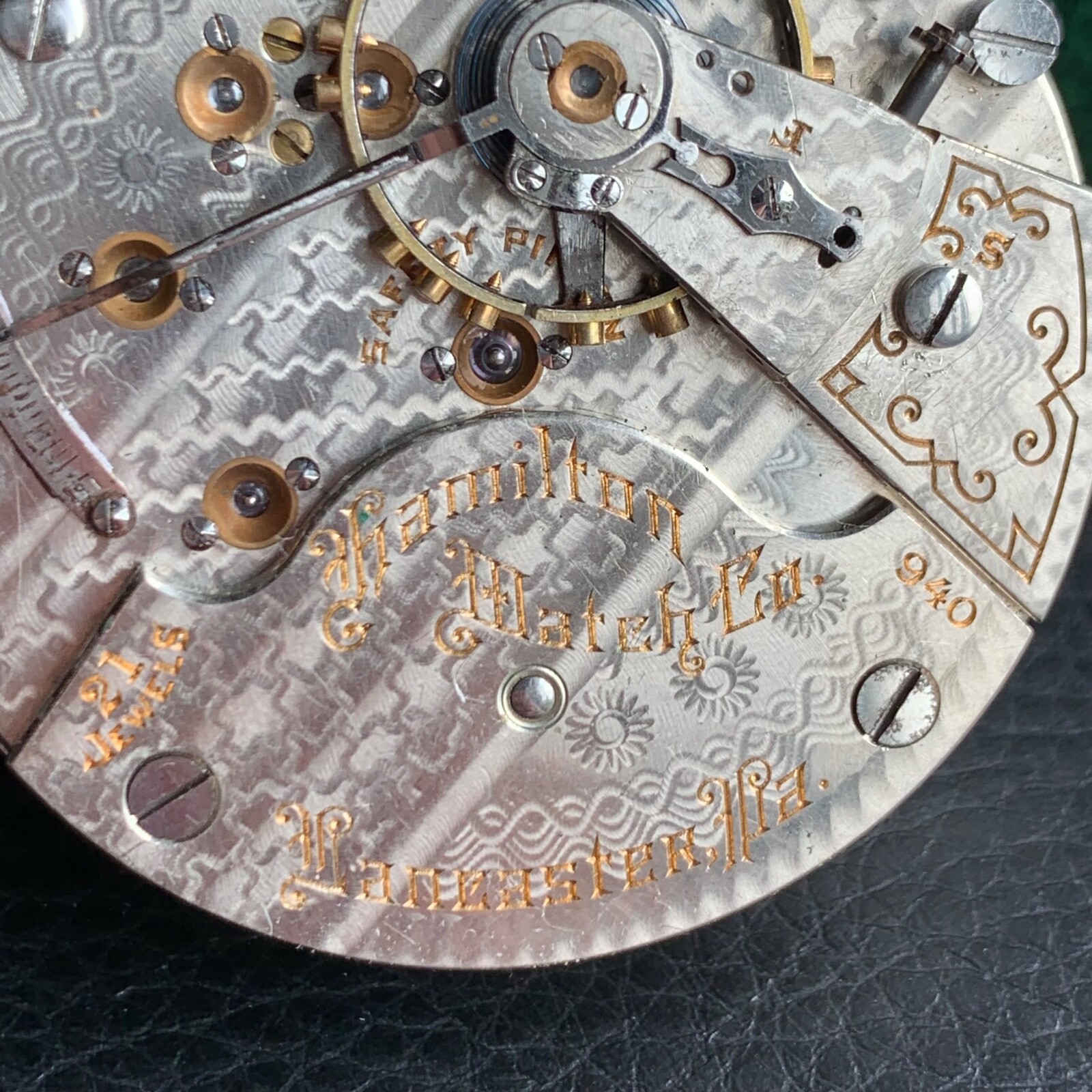 Hamilton Grade 940 18S 21 Jewels Pocket Watch Movement Runs