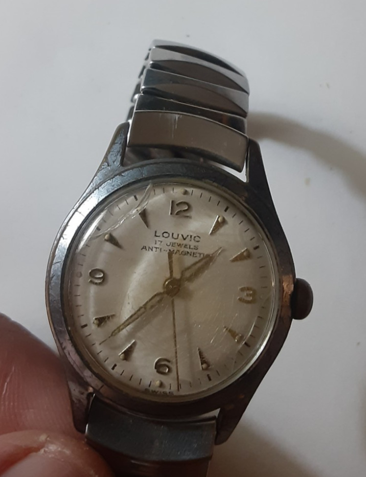 Vintage Louvic 17 Jewels Swiss Made Watch Stainless Flexlet Band *NO WORK
