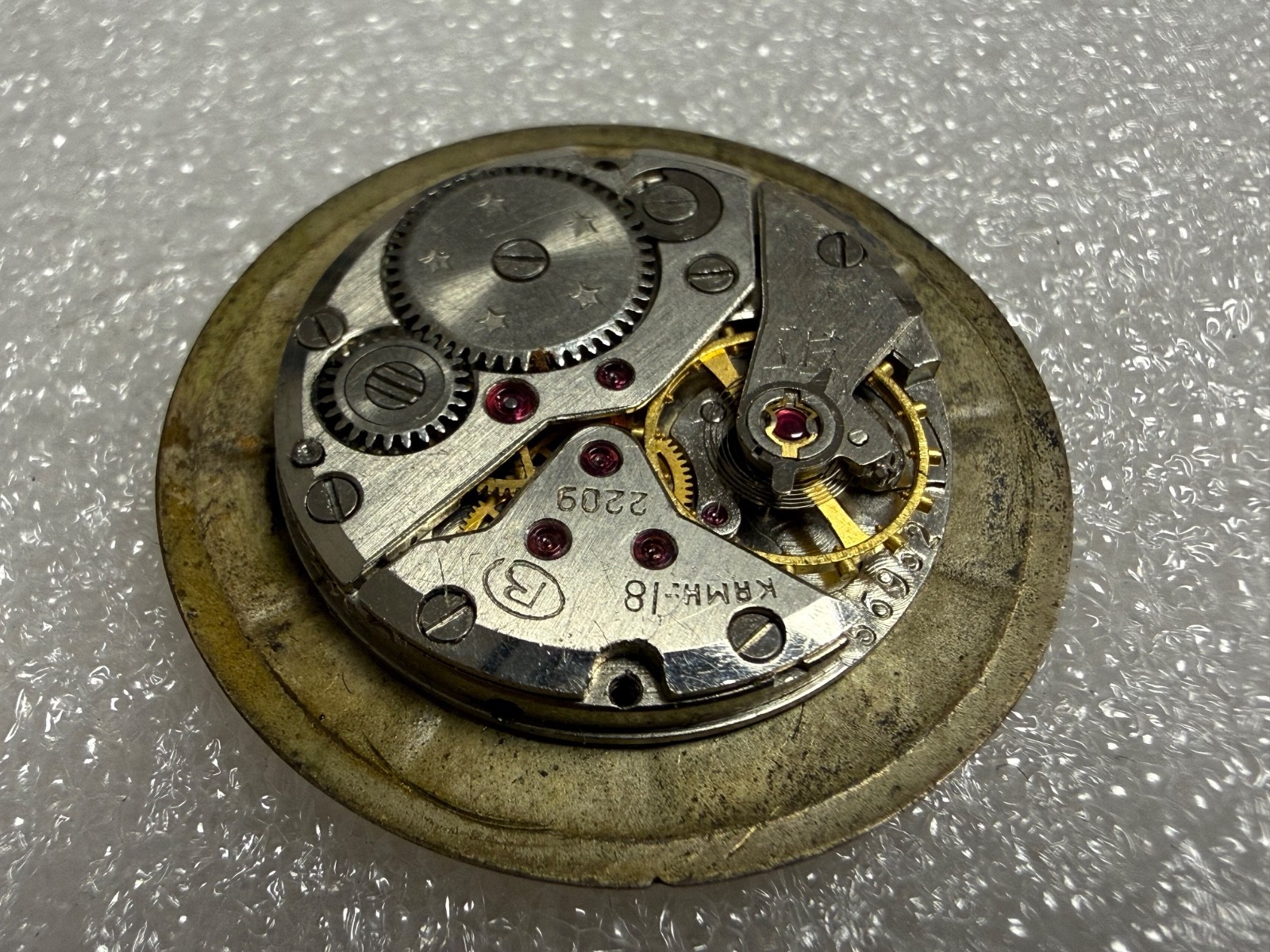 VINTAGE Vostok Wostok Cal. 2209 USSR SOVIET watch Movement. FOR PARTS