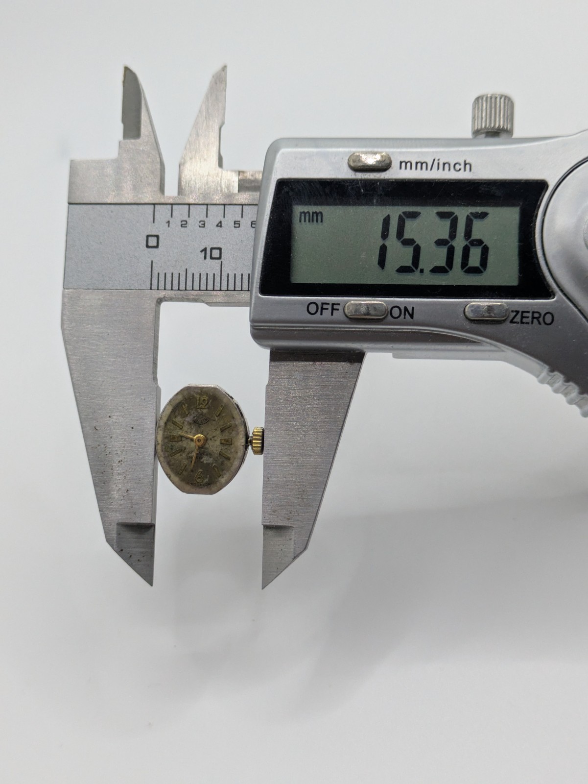 AS 1677 Talis Manual Wind Watch Movement 21 Jewels Swiss Made Untested 15.4mm