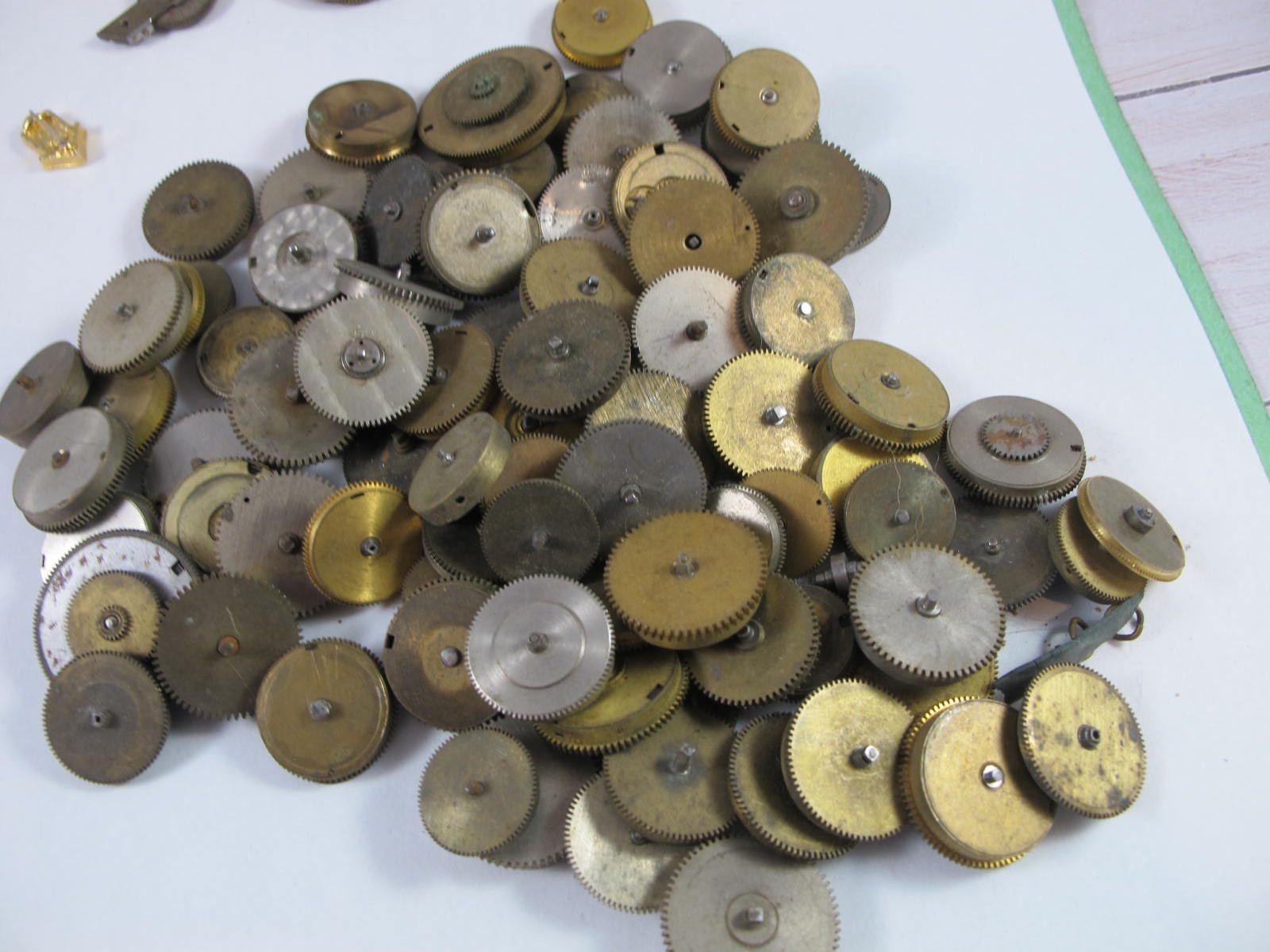 ANTIQUE GROUP OF MAINSPRING BARRELS AND BRIDGES FOR OLD POCKET WATCHES 89 PIECES