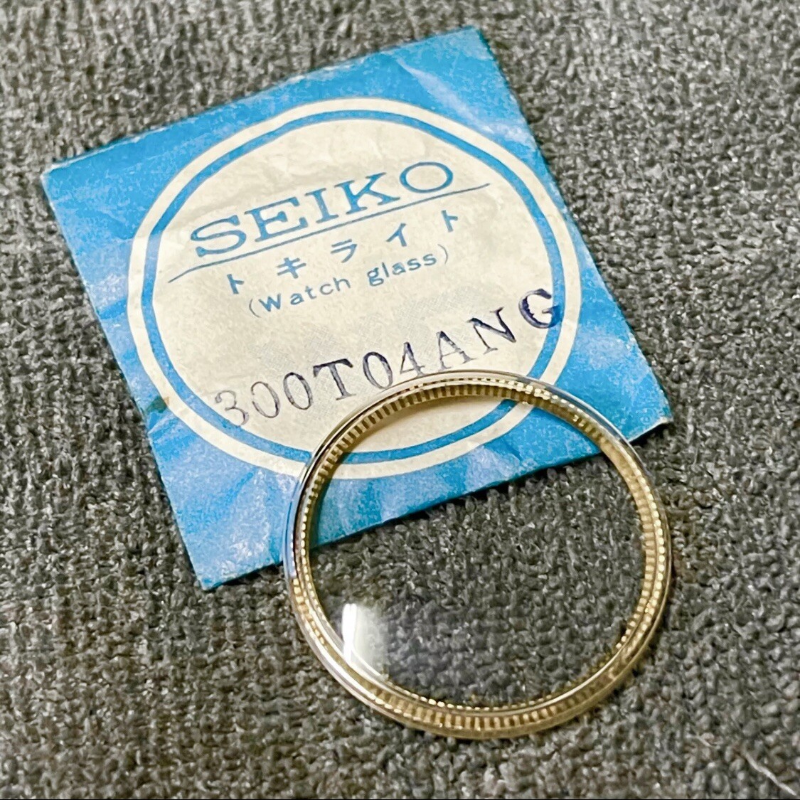 NOS 300T04AN CRYSTAL FOR VINTAGE SEIKO 6105-600x 6106-600x GOLD COLOR SEE LIST