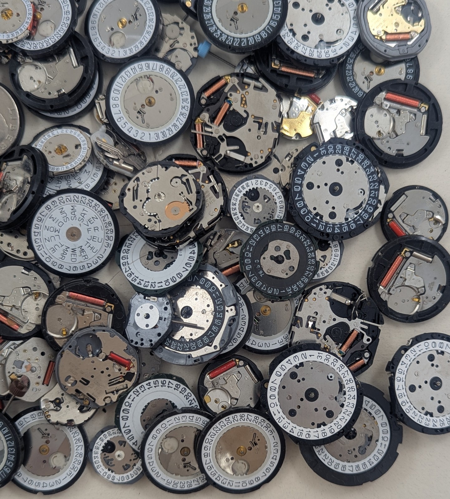 Over 200 Quartz Watch Movements R35