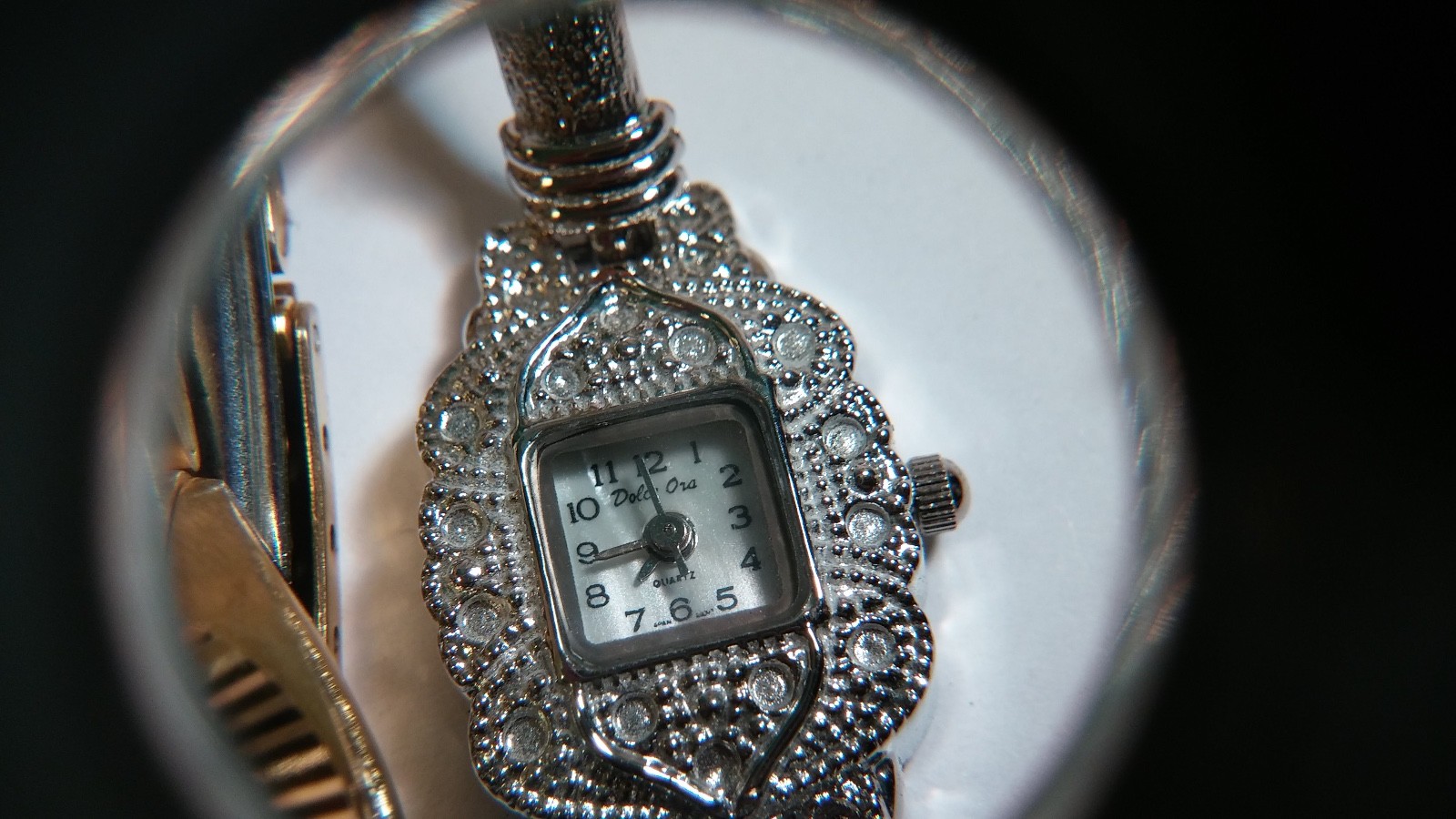 LOT of Watches, 2 bracelts for resale: Citizen, Seiko, Lorus-Mickey Mouse, Men’s