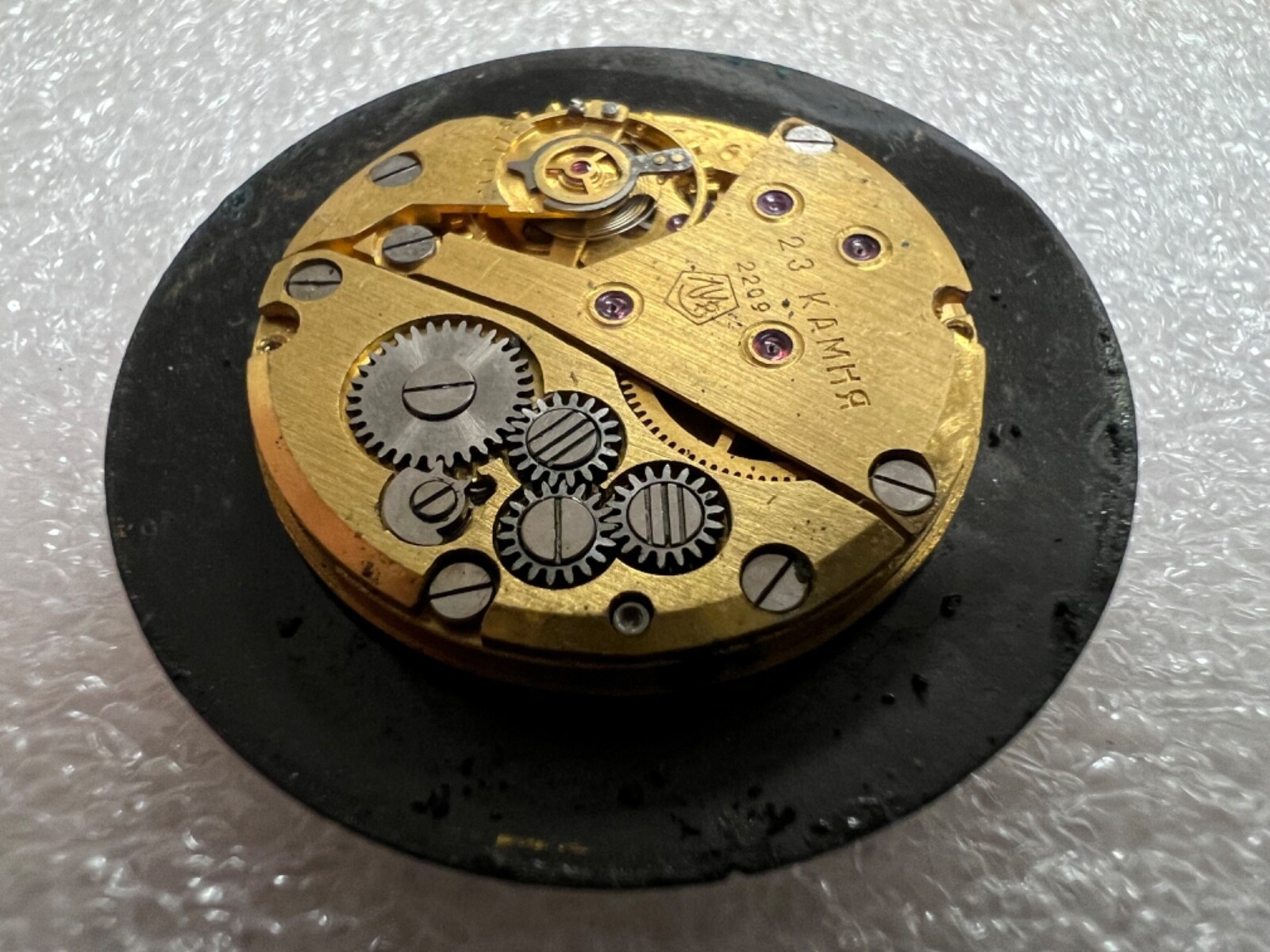 USSR LUCH movement 2209 caliber Gold Plated watch mechanism. FOR PARTS .