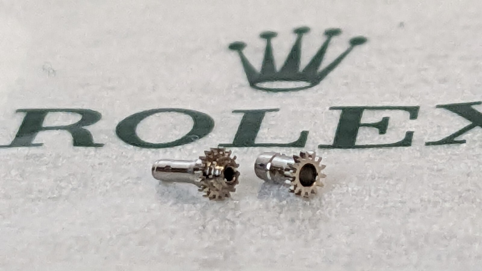 Rolex Genuine 2235-335 Cannon Pinnion With Minute Pinnion New With Open Package
