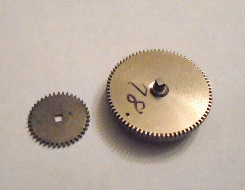 ILLINOIS 18 SIZE POCKETWATCH BARREL , ARBOR AND RATCHET WHEEL —— CC- 116