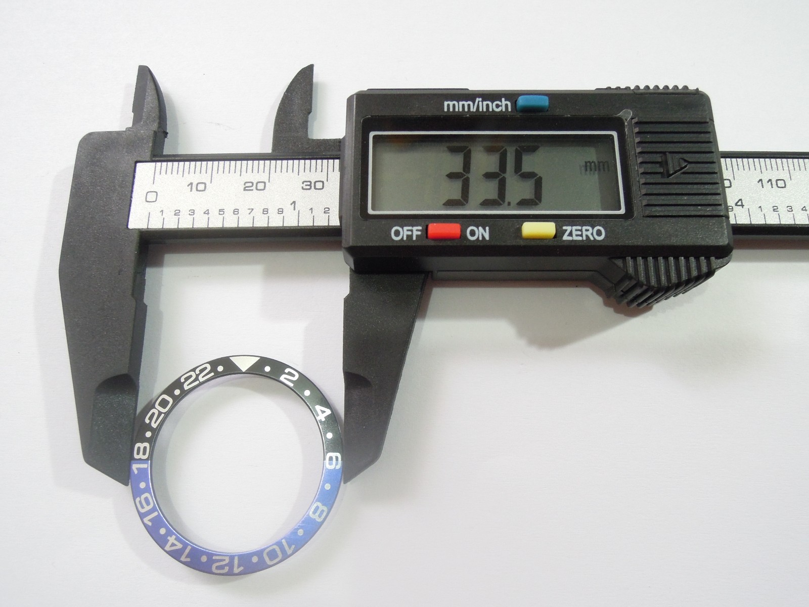 NEW BEZEL INSERT 33.5MM GMT BATMAN MEDIUM DIVERS SKX013 (7S26-0030) / 4205-0150