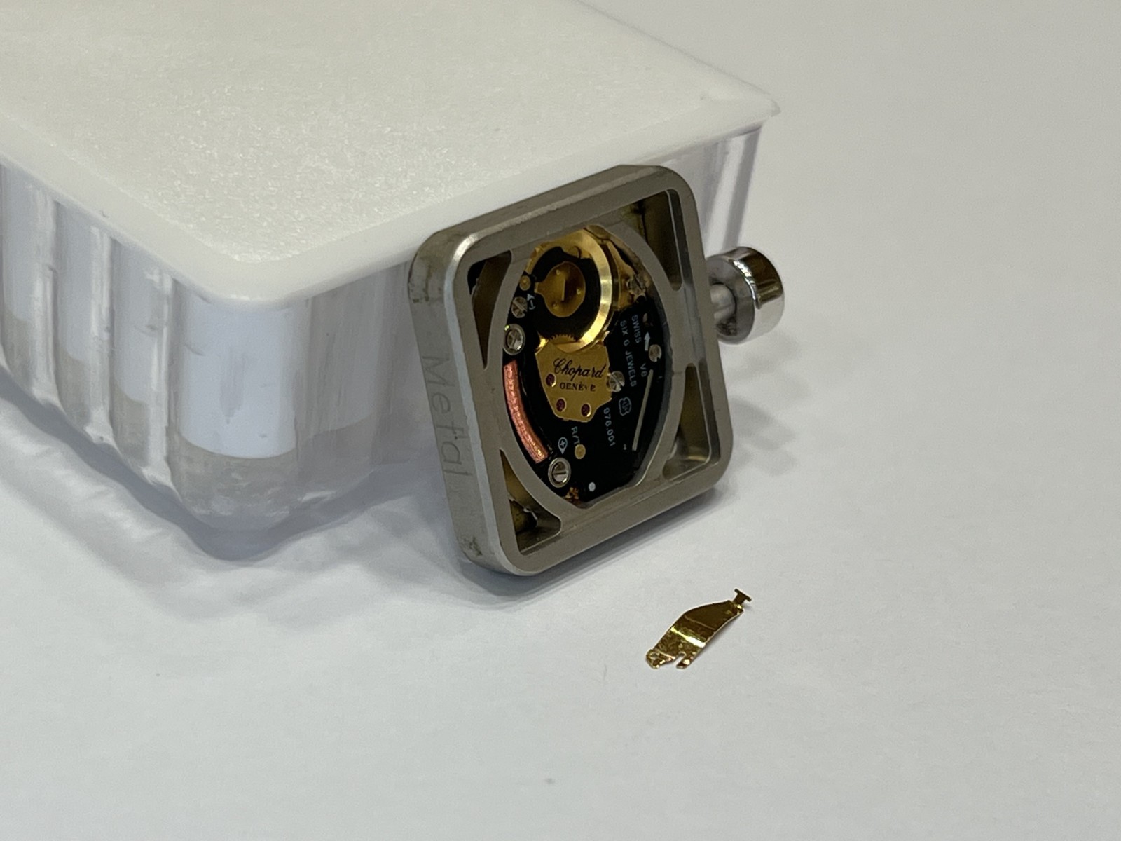 Chopard Geneve Gold Crown 18k & Movement & Dial & Glass Quartz Eta 976.001 Swiss