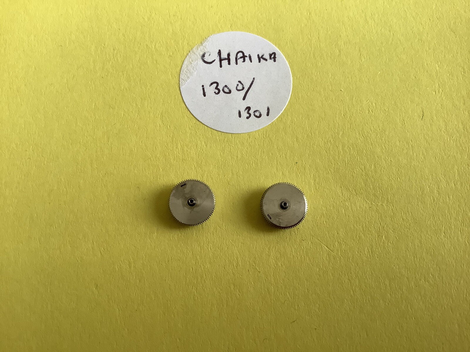 CLASSIC WATCH PARTS. CHAIKA 1300/1301 MAINSPRING BARREL WITH MAINSPRING & ARBOR.