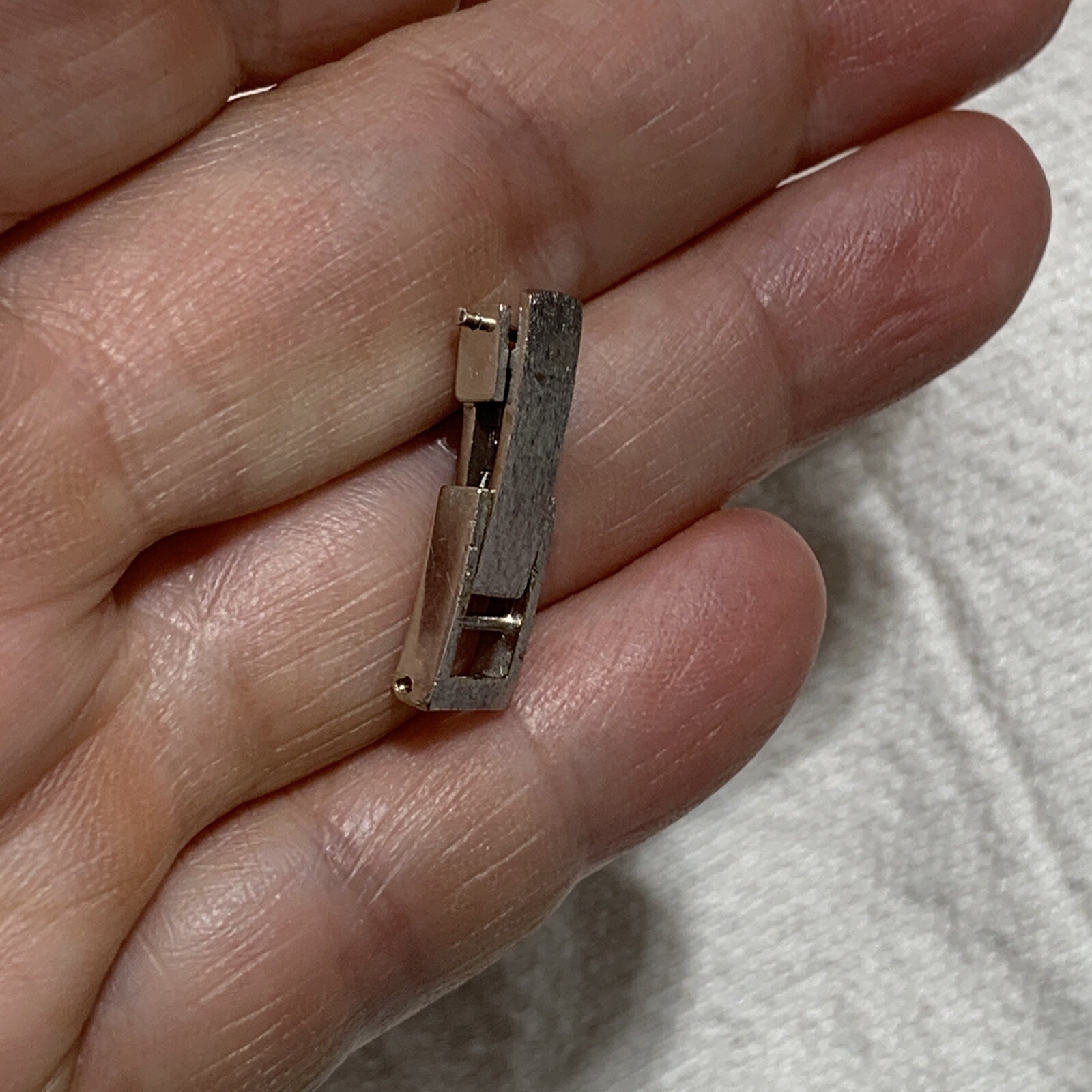 18k White Gold Stamped 750 Folding Clasp Buckle Bark Finish 5 mm Rare Vintage