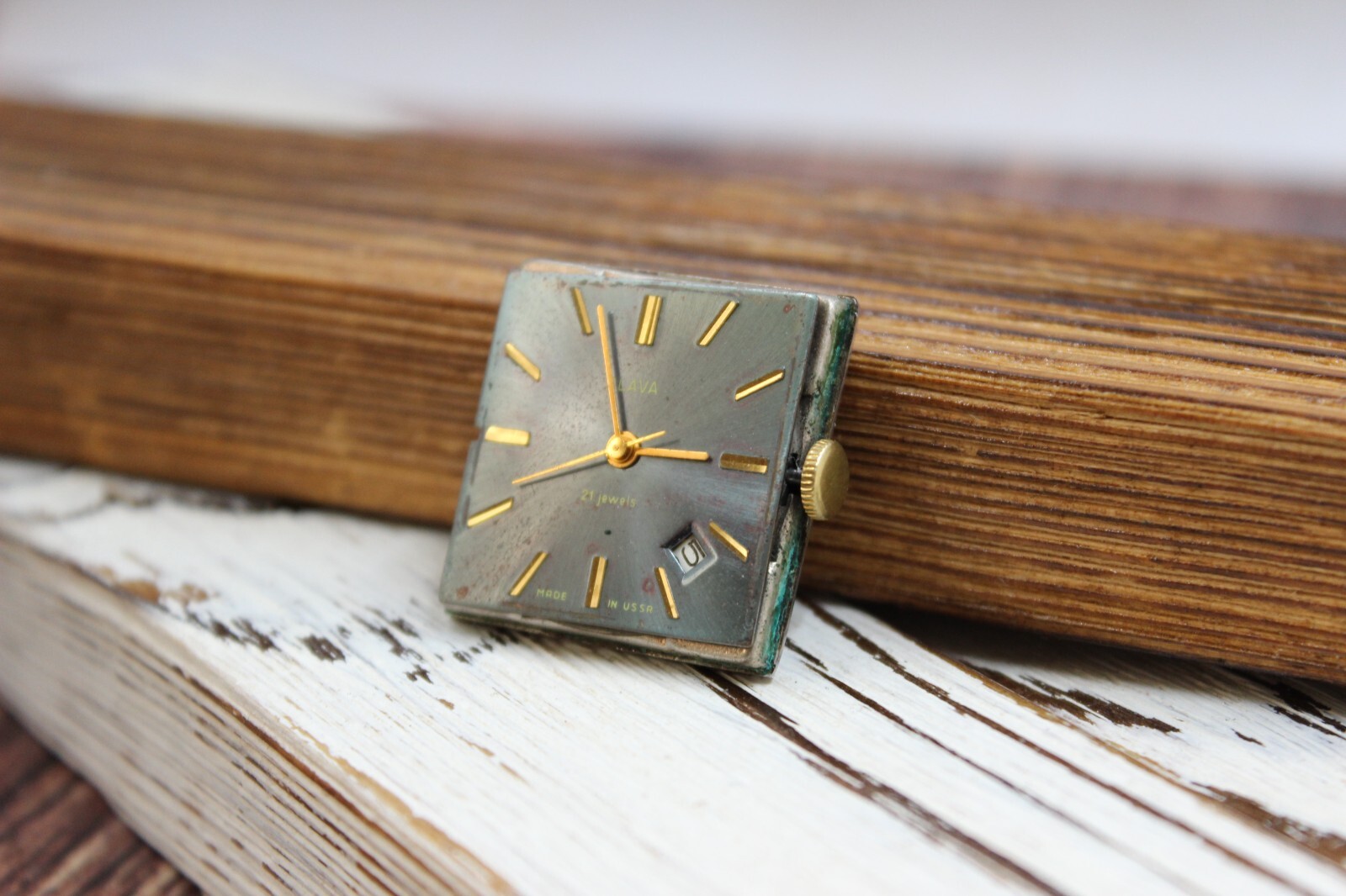 The dial of the men’s watch Slava 2414 21 stone of the USSR does not work