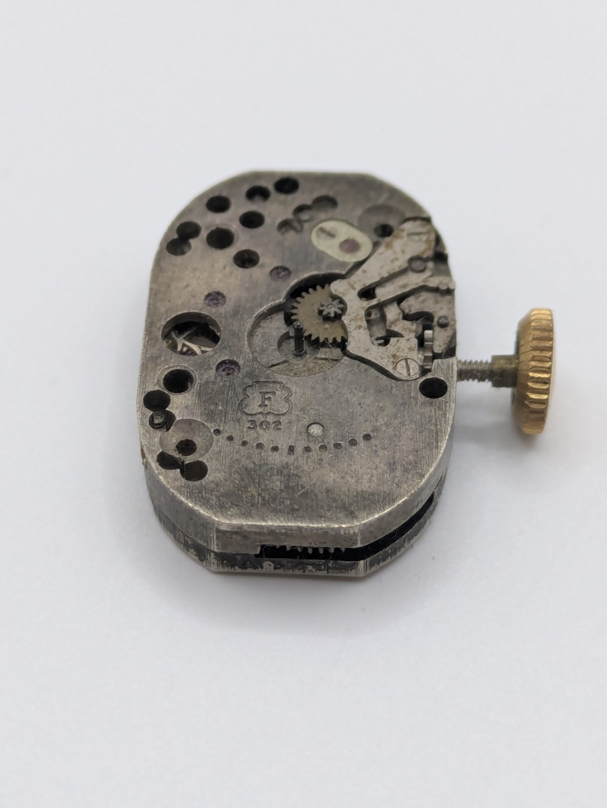 F302 Milus 15 Jewel Manual Watch Movement Swiss Made No Dial Untested 15.1mm