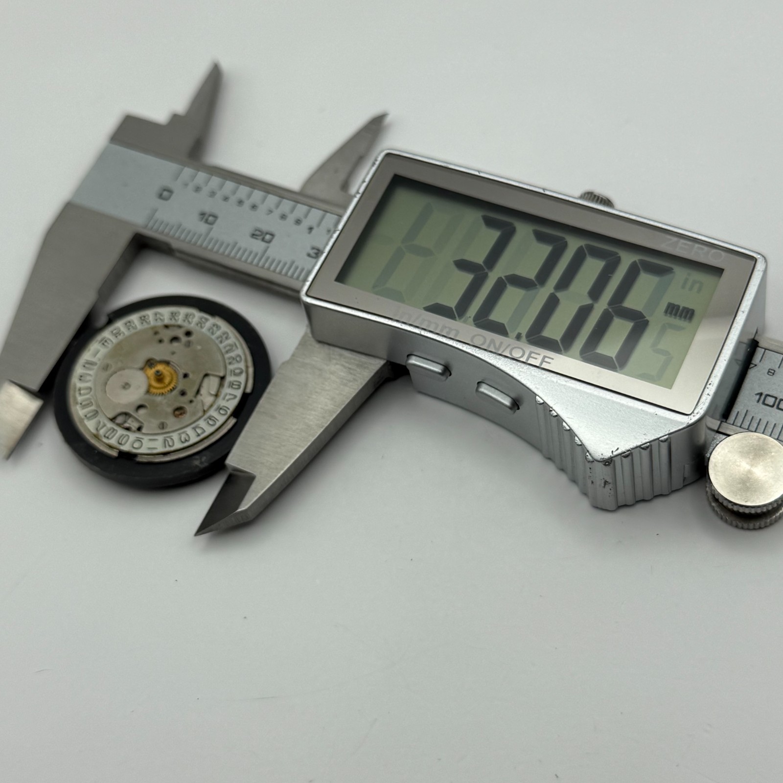 Sekonda Date Watch Movement Incomplete Manual Wind Vintage Parts Repair 25.7mm