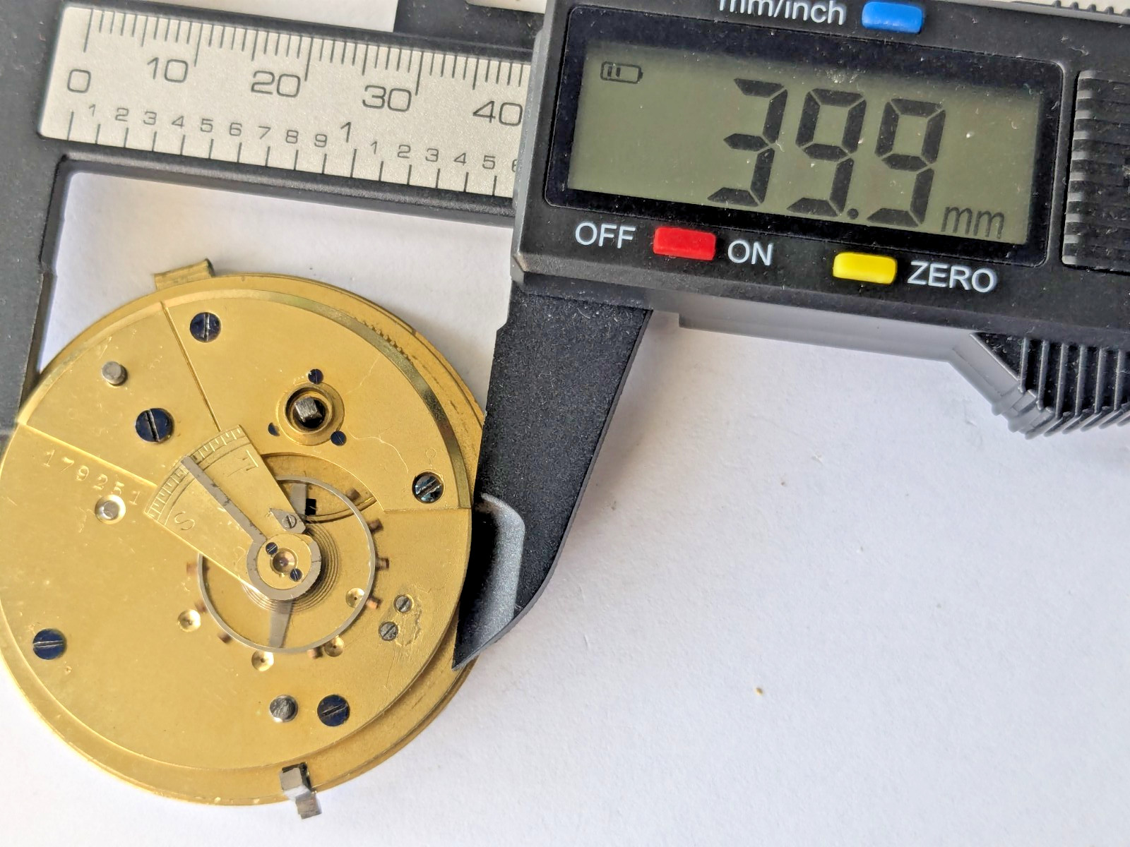 Antique English Lever Pocket Watch Movement Working Balance Parts 39.9mm EL23
