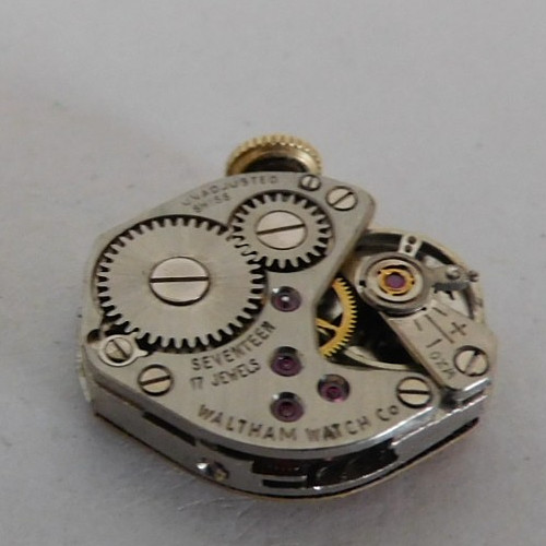 ST 69. TRADITION WALTHAM MOVEMENT WITH DIAL & HANDS 17 JEWELS NOT RUNNING. USED