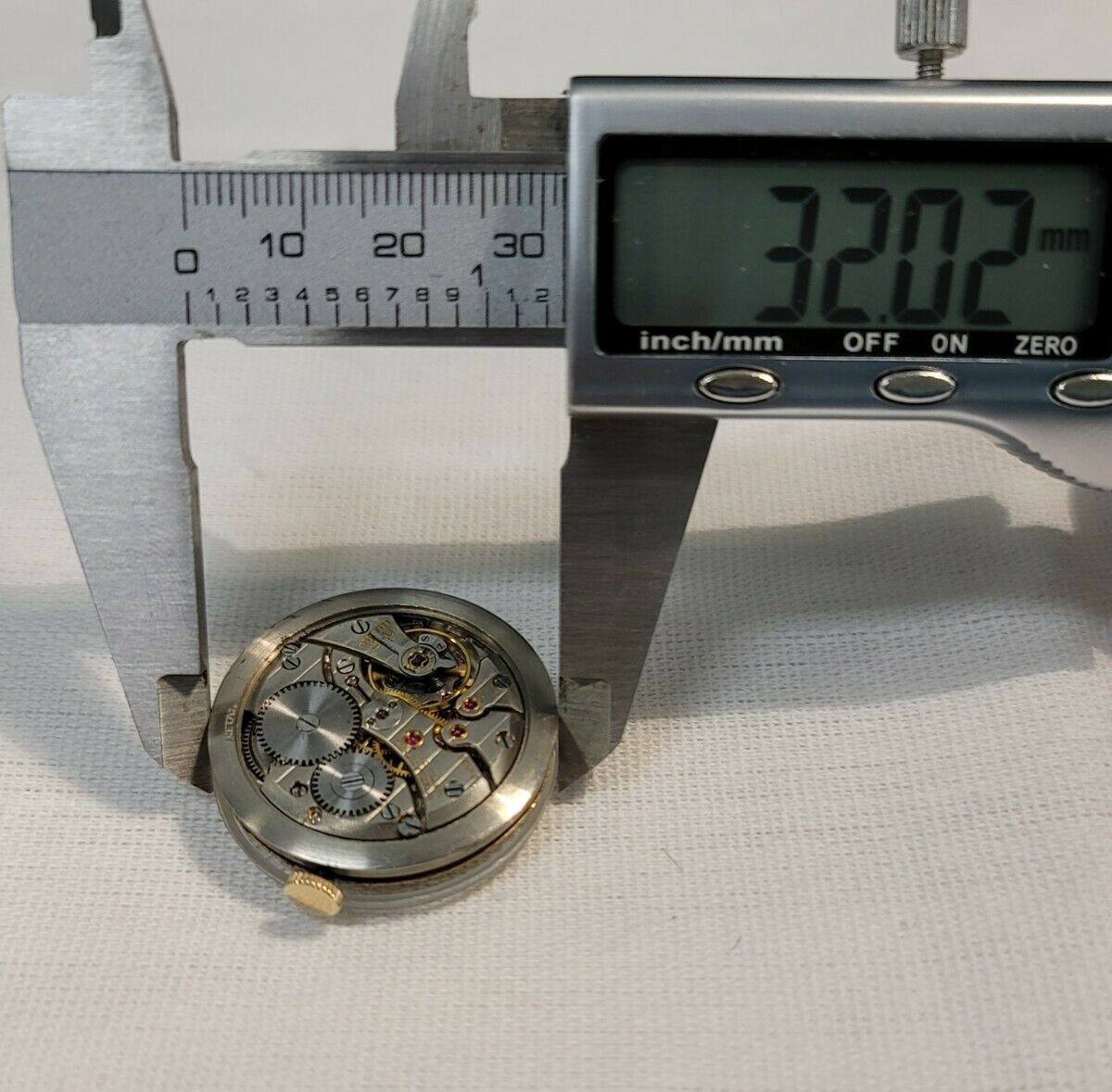 1948 IWC International Watch Co. Schaffhausen Cal. 89 1188383 32mm Movement 18k