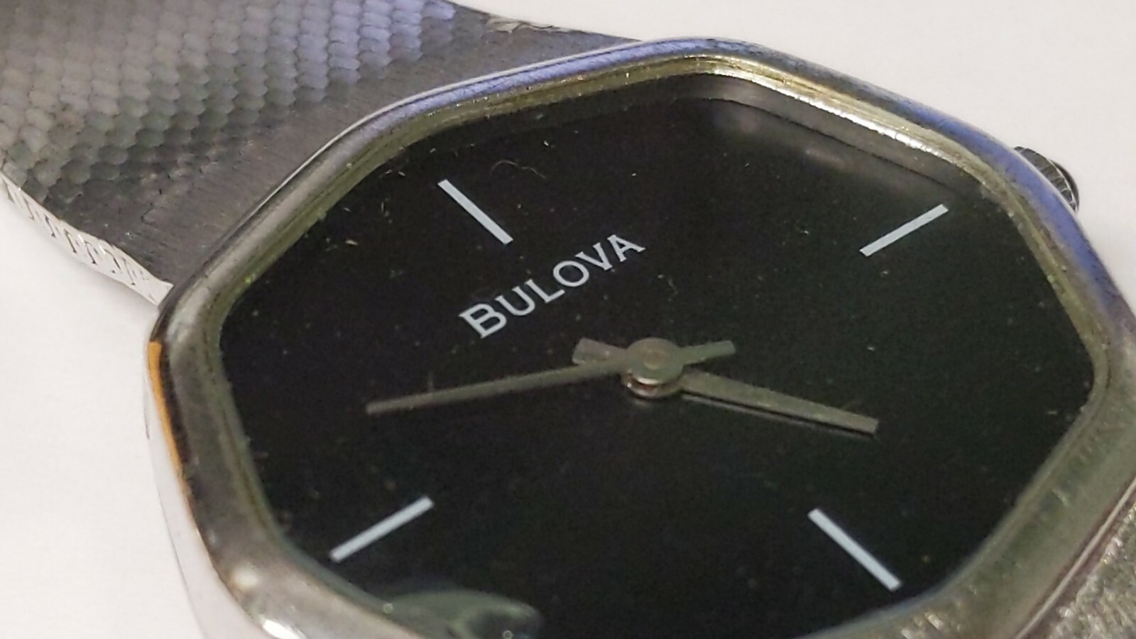 Bulova watch P7000 Peseux movement. hand wind. RUNS. 17 jewels Swiss made with B