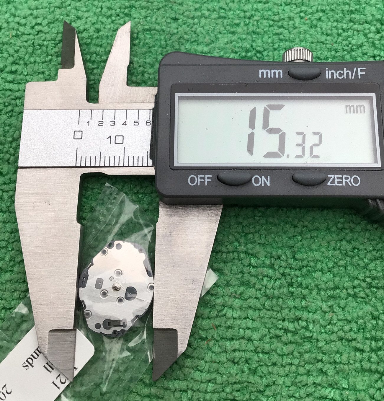 Hattori VJ21B Quartz Watch Movement With Stem, NOS