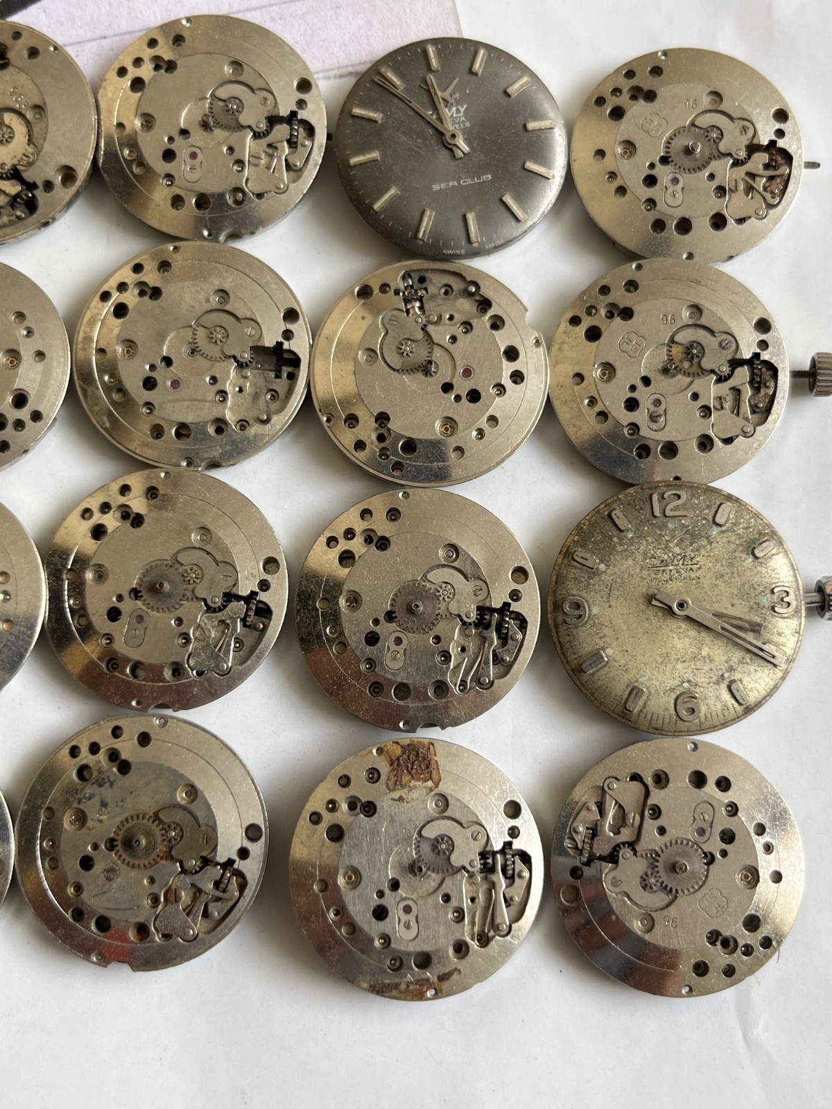 Lot of 30 Swiss FHF ST96 / FHF 96/FHF 96-4 Watch Movements – For Parts or Repair