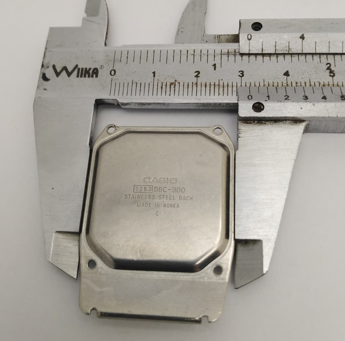 32 mm Casio DBC-300 Stainless Steel 1253 Vintage Watch Case Back For Parts