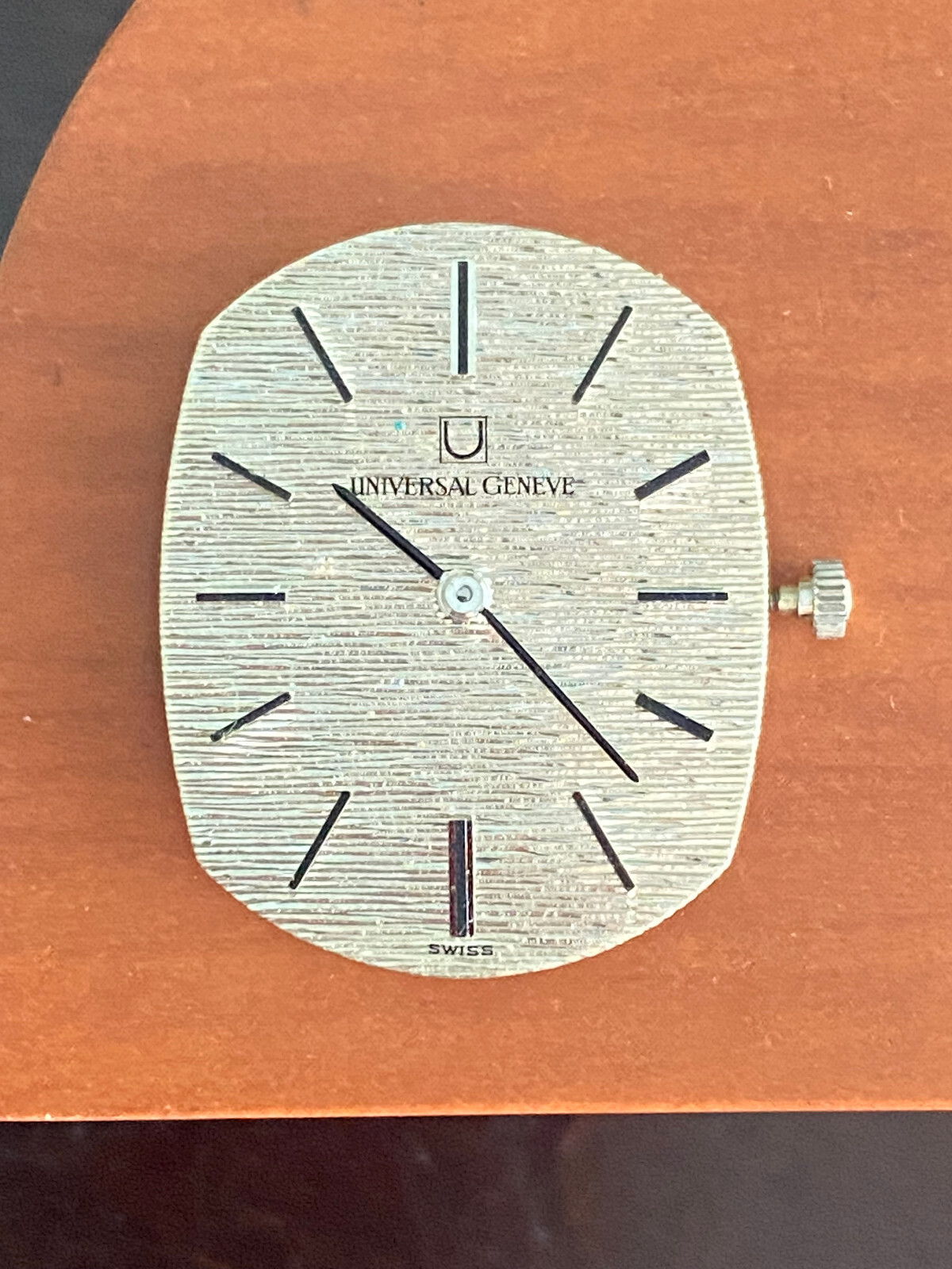VINTAGE MEN’S UNIVERSAL GENEVE WRIST WATCH MOVEMENT, CAL. 42, KEEPING TIME , 17J
