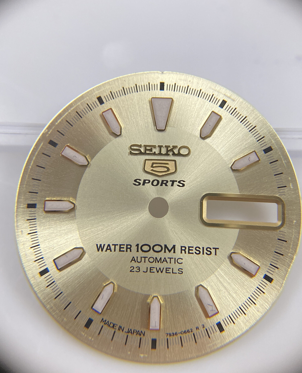 Genuine Seiko 5 Sports 7S36-0662 23 Jewels Gold 28.5mm Day/Date Dial w/ Hands