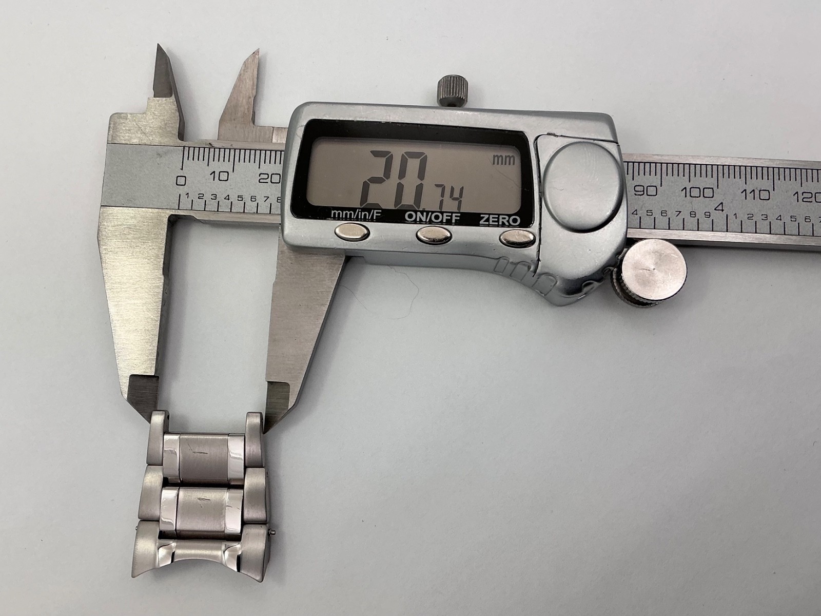 Citizen Caseback E660-R012886 CONTINUOUS Partial Band Titanium