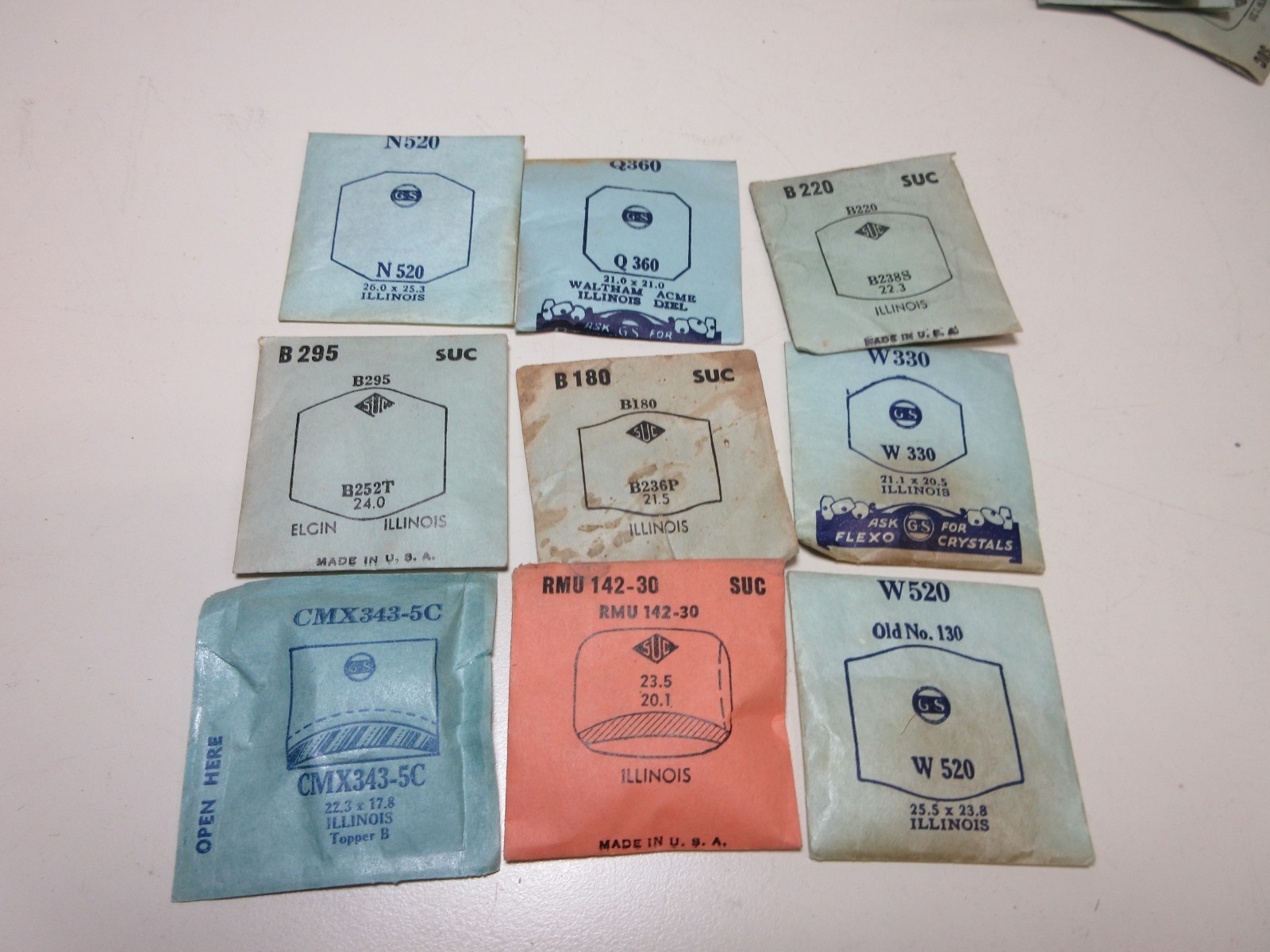 LOT OF G.S SUC MENS ILLINOIS WATCH CRYSTALS ASSORTED NEW OLD STOCK FLEXO #18