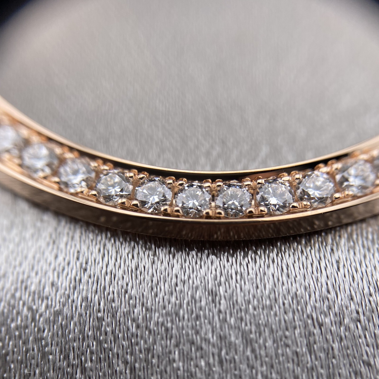CUSTOM DIAMOND BEZEL2.20CTS.18K ROSEGOLD ROLEX40-41MM DAYDATE Ref.228235-126331