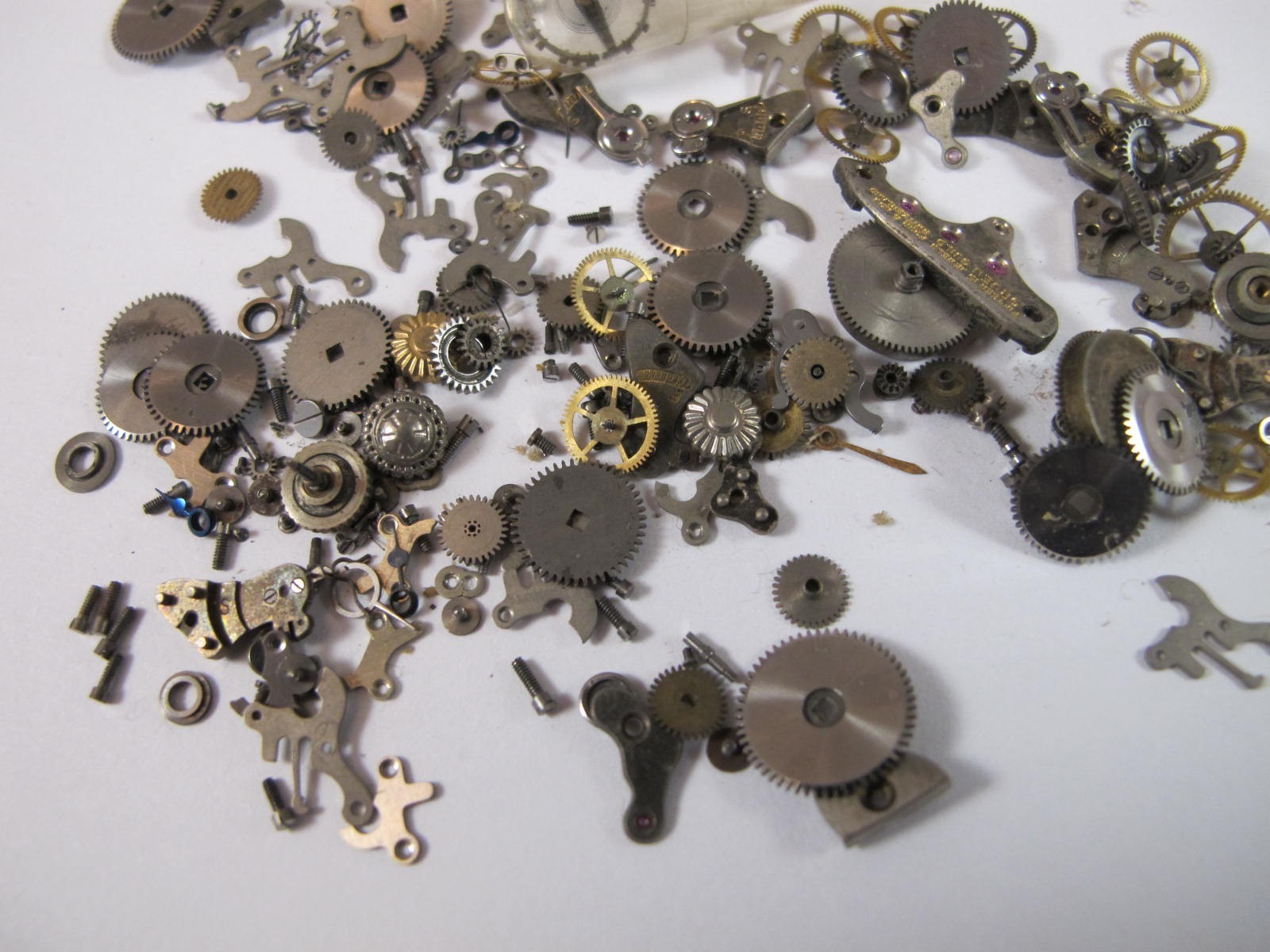 GRUEN WATCH MOVEMENT CALIBER 153 MATERIAL