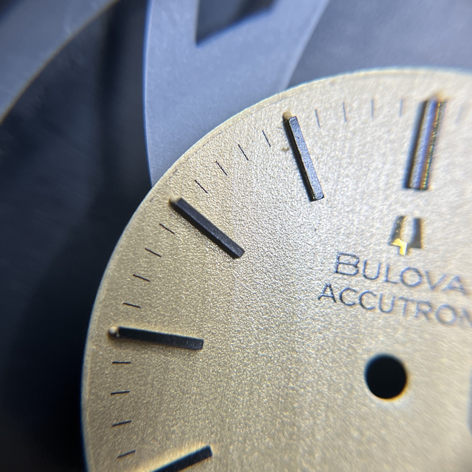 Accutron 2182 Champagne Day-Date (015)