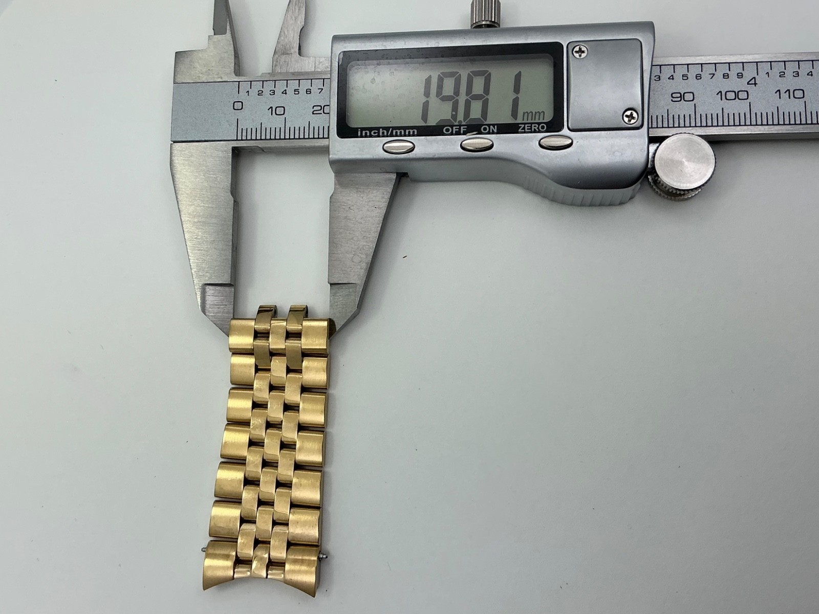 Movado CONTINUOUS Partial Band 07.1.36.1262 Gold Tone
