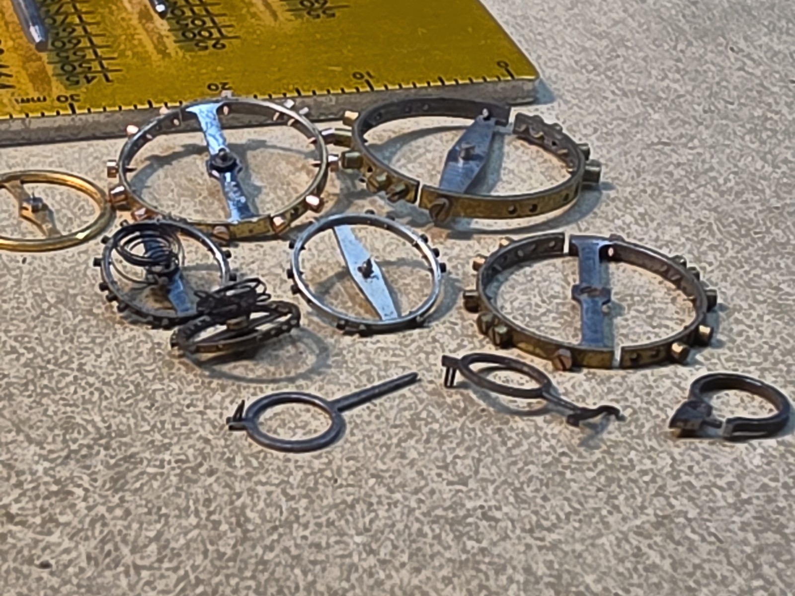 Lot Of Mixed American Pocket Watch & Bracelet Watch Balance Wheels Parts Spares