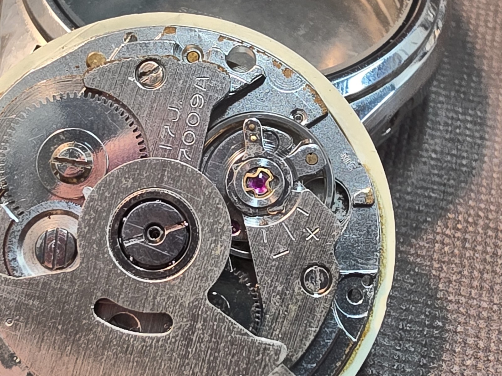 Running Seiko 7009 Mvmt W/Dial, Hands, Case, And Seiko Signed Crystal For Parts