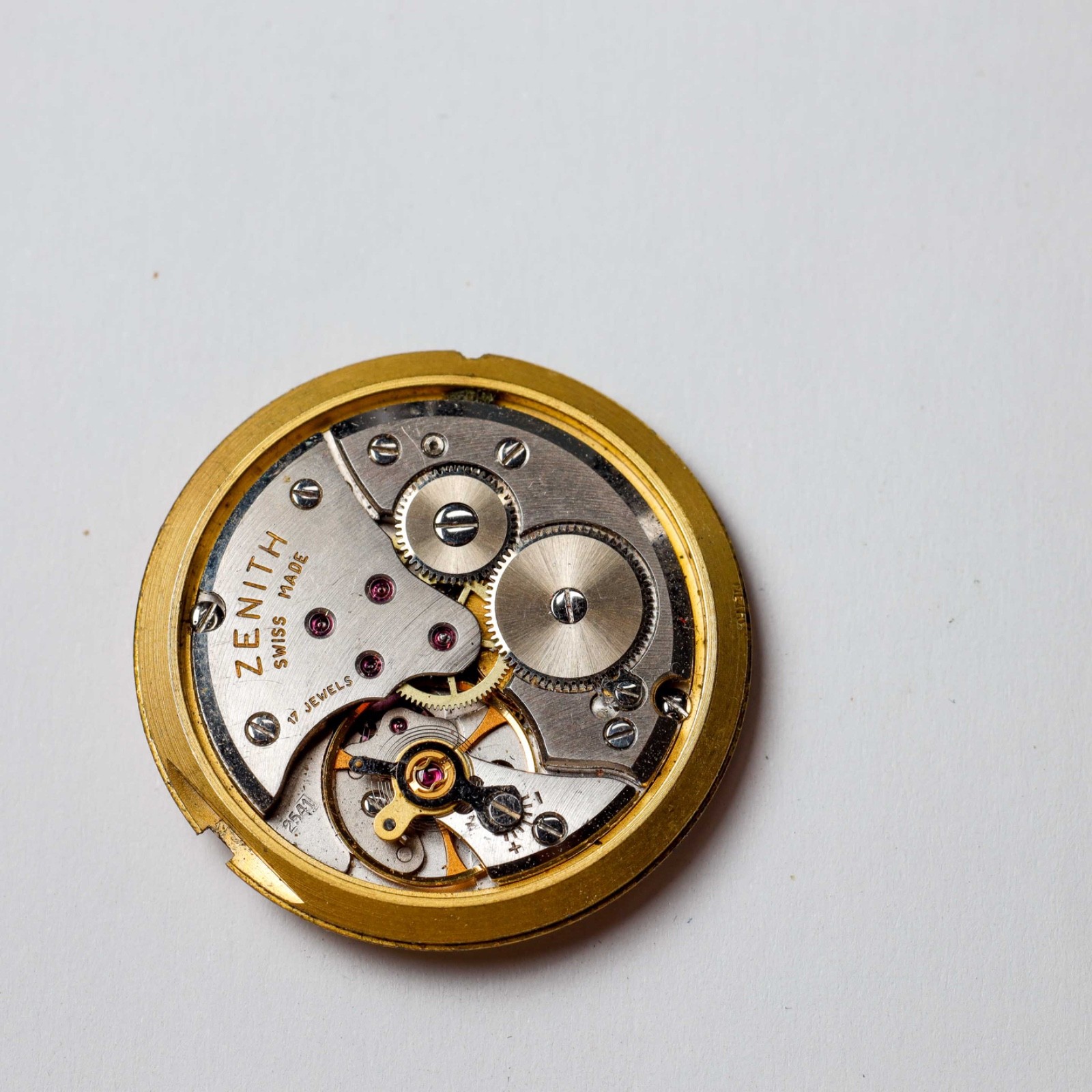 Zenith 2541 MOVEMENT with dial and hands for parts or parts