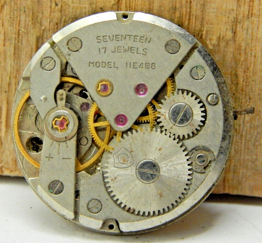 Vintage Esscos 17 jewel model 11E4B8 men’s wrist watch movement with dial & stem