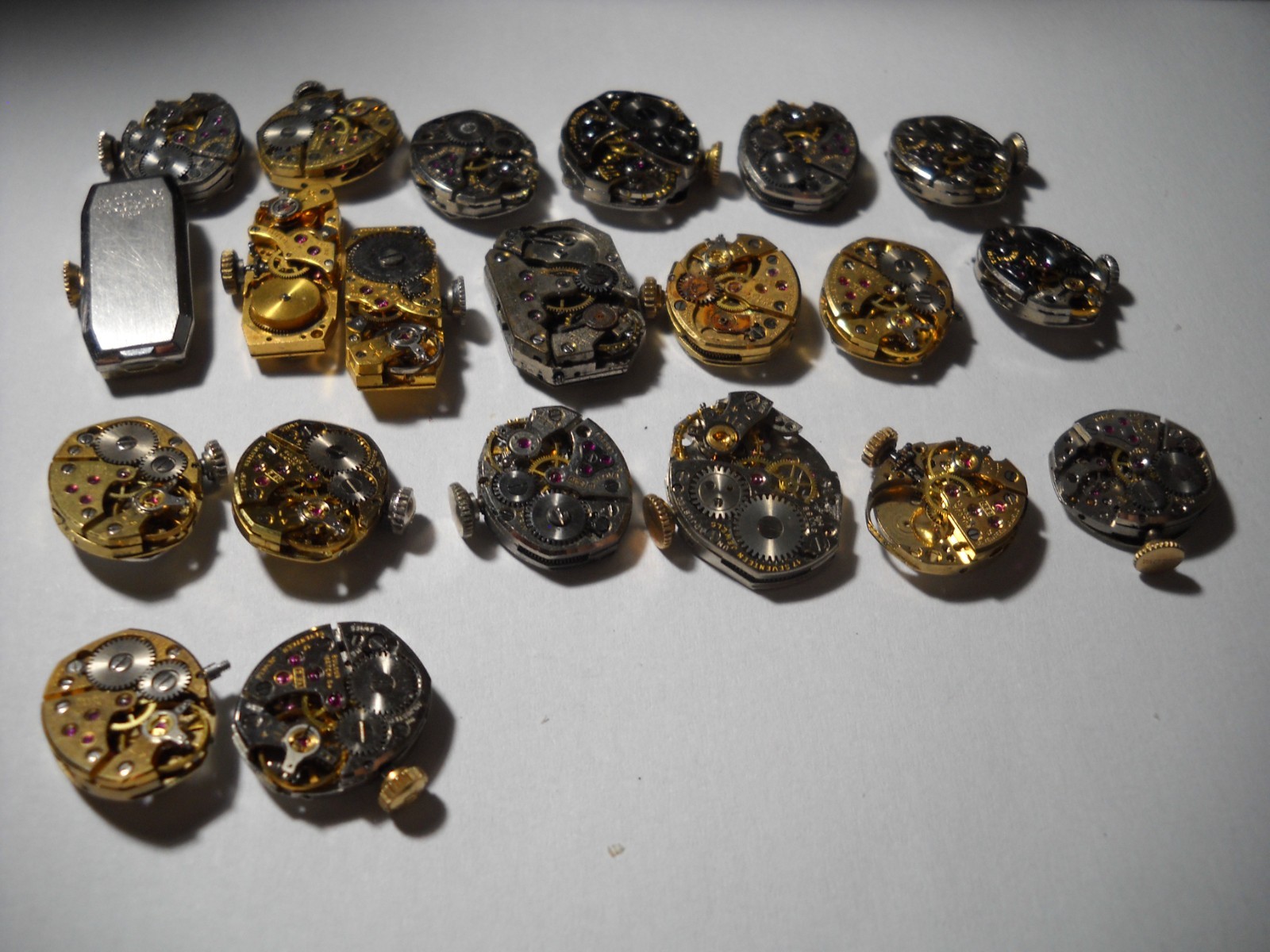 1154L Lot of 21 piece BULOVA movments 17-21-23 jewels some of it working