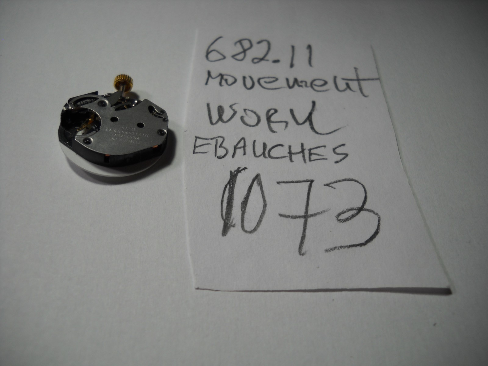 1073L Ebauches quartz wristwatch movement working fine 682.11