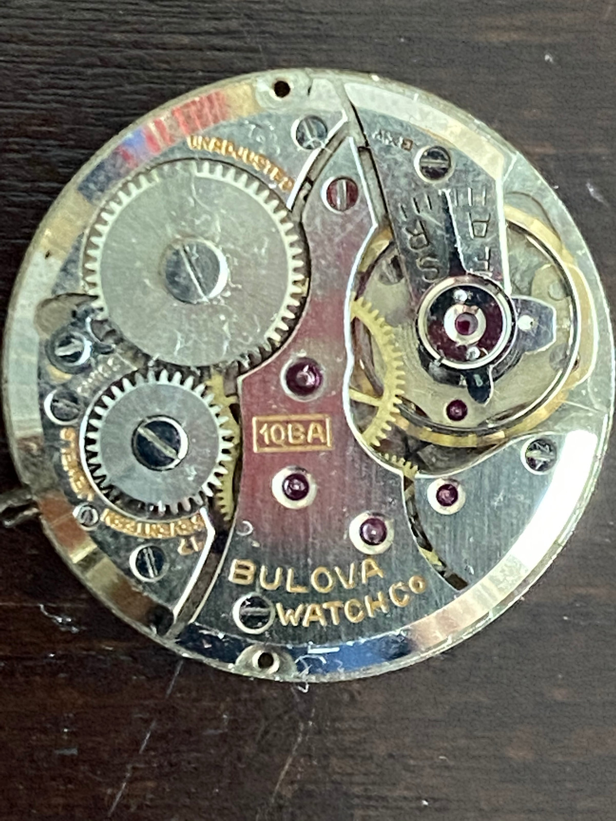 VINTAGE MEN’S BULOVA WRIST WATCH MOVEMENT, CAL. 10BA, KEEPING TIME, 17 JEWEL