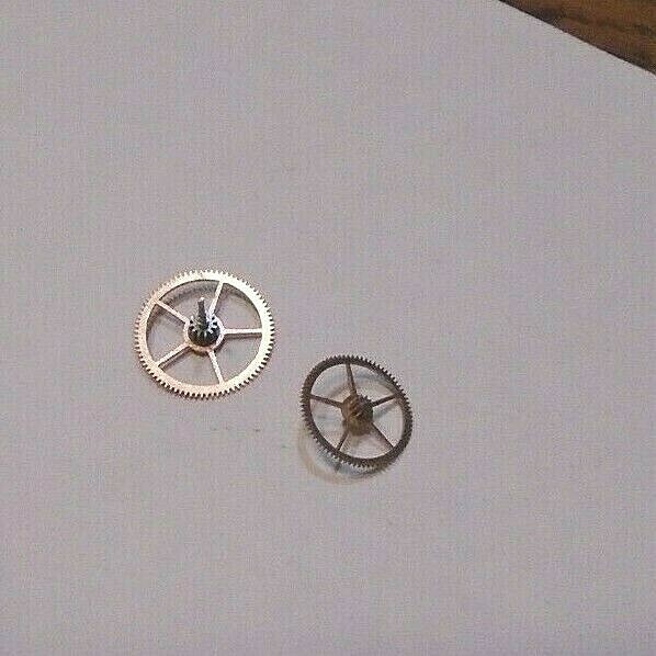 ILLINOIS 0 SIZE POCKET WATCH CENTER AND THIRD WHEEL 944-1366 ——- STAR – 25-1