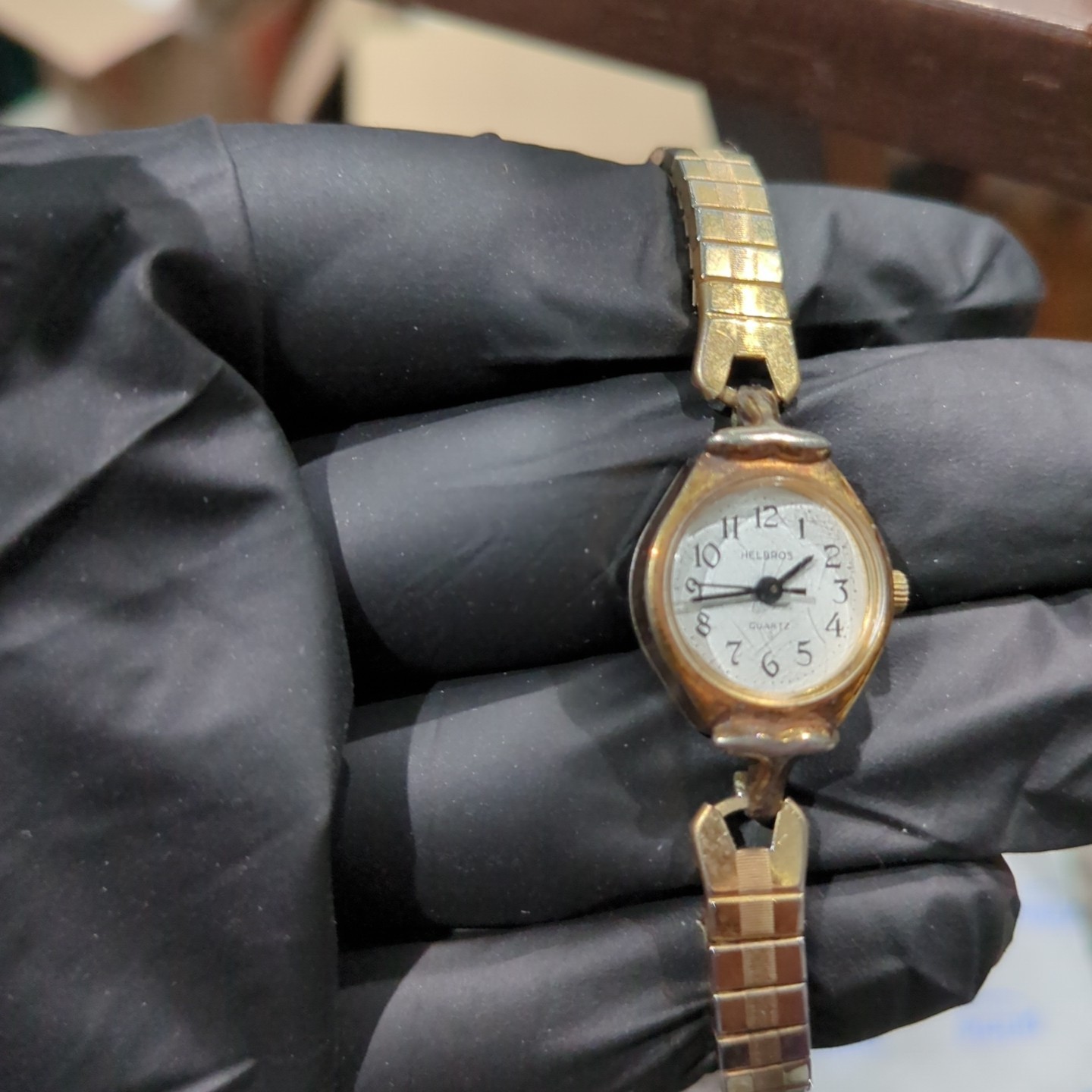Working VINTAGE Helbros Ladies watch, Quartz, Gold Tone 17mm Fit 6.5″ New Battry